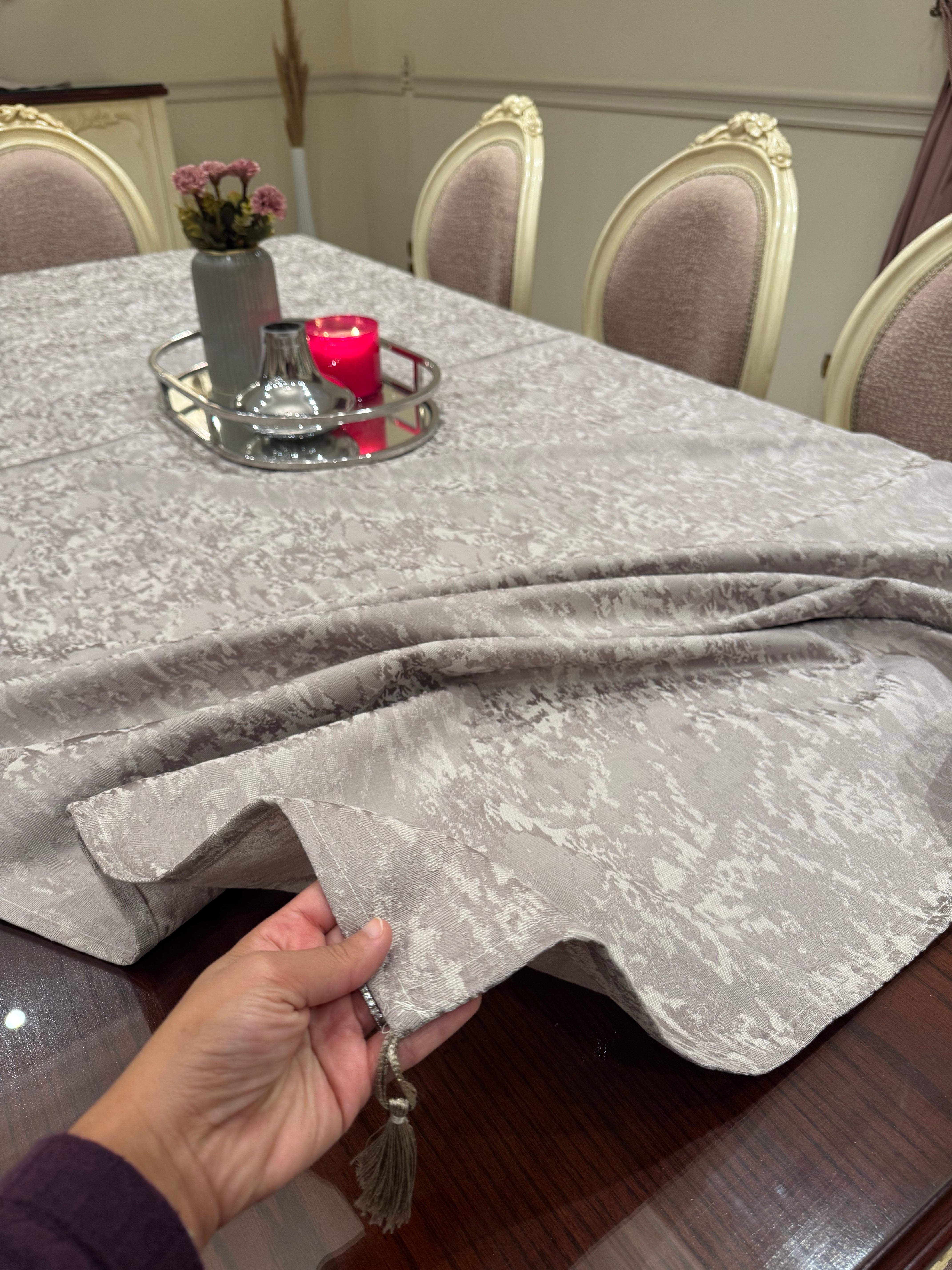 Wooded cafe full table cloth