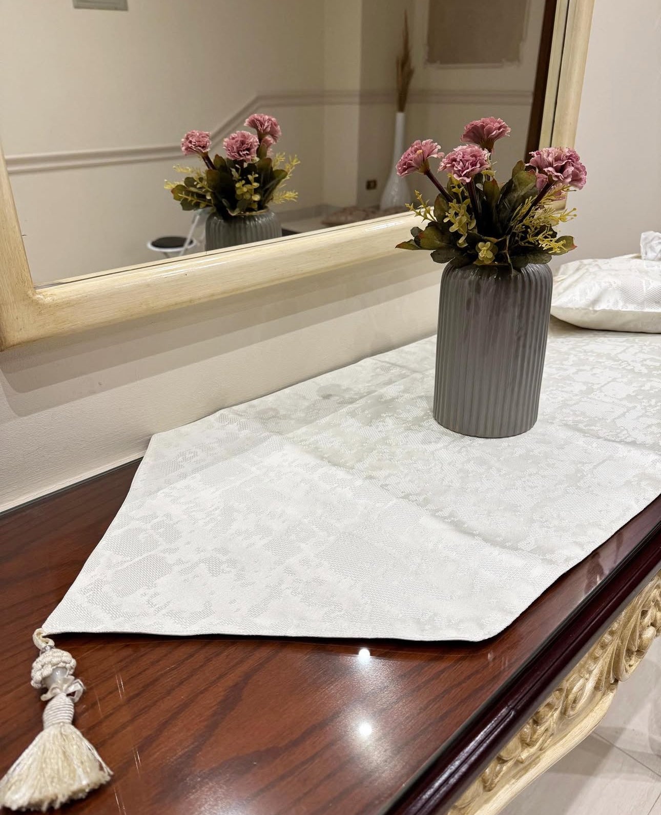 Wooded offwhite table runner