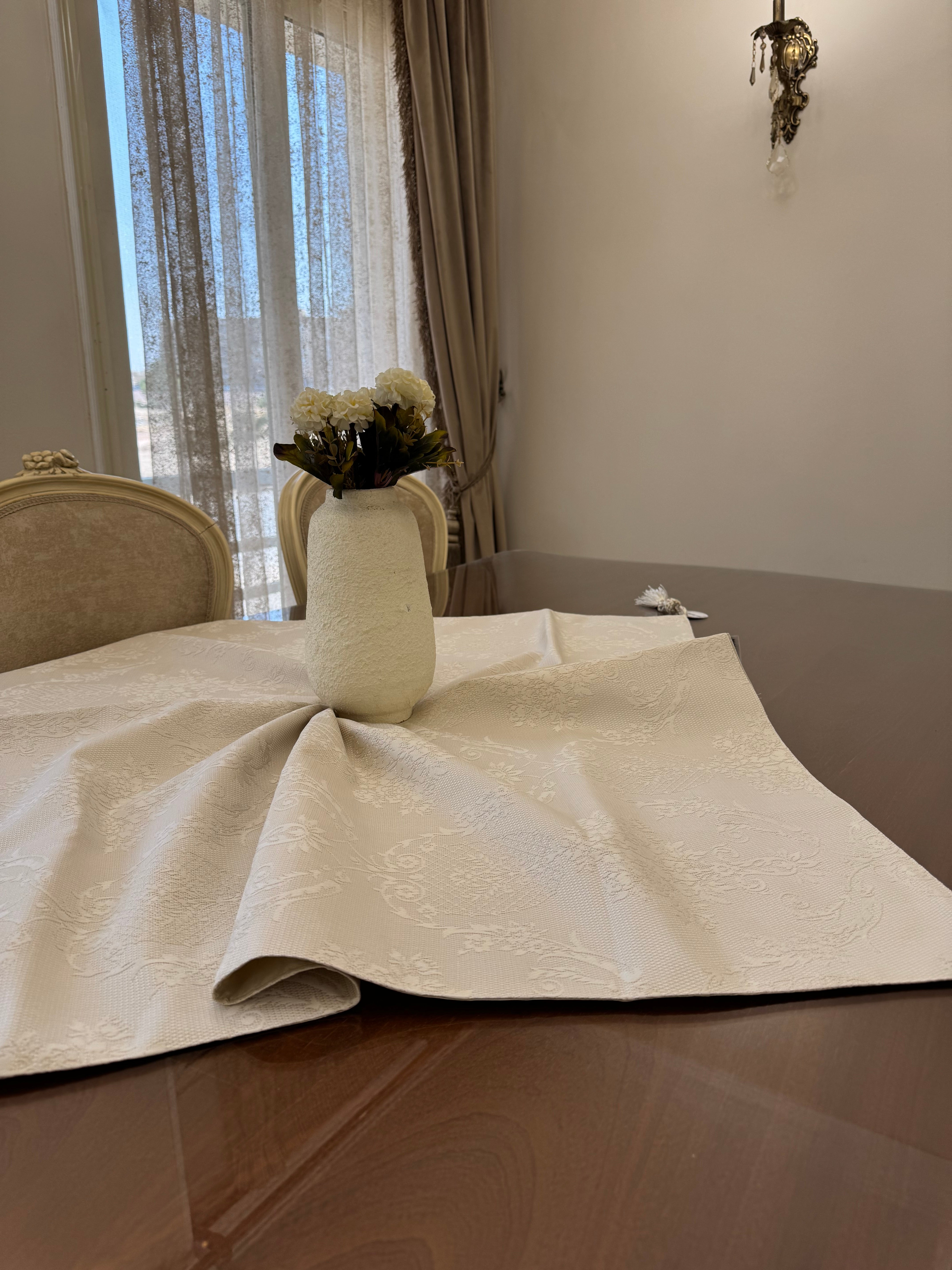 Royal offwhite square table cloth