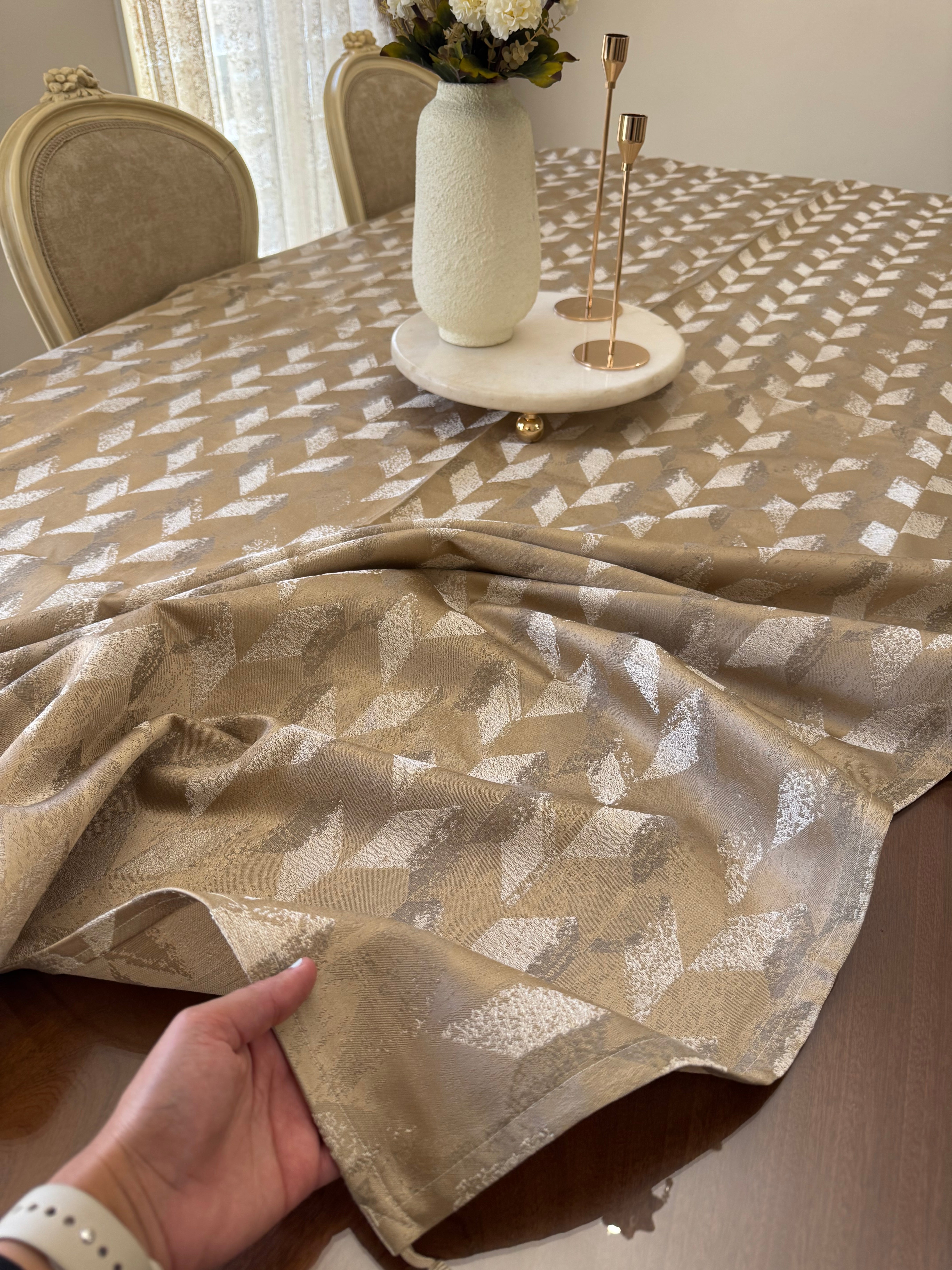 Soft oxide full table cloth