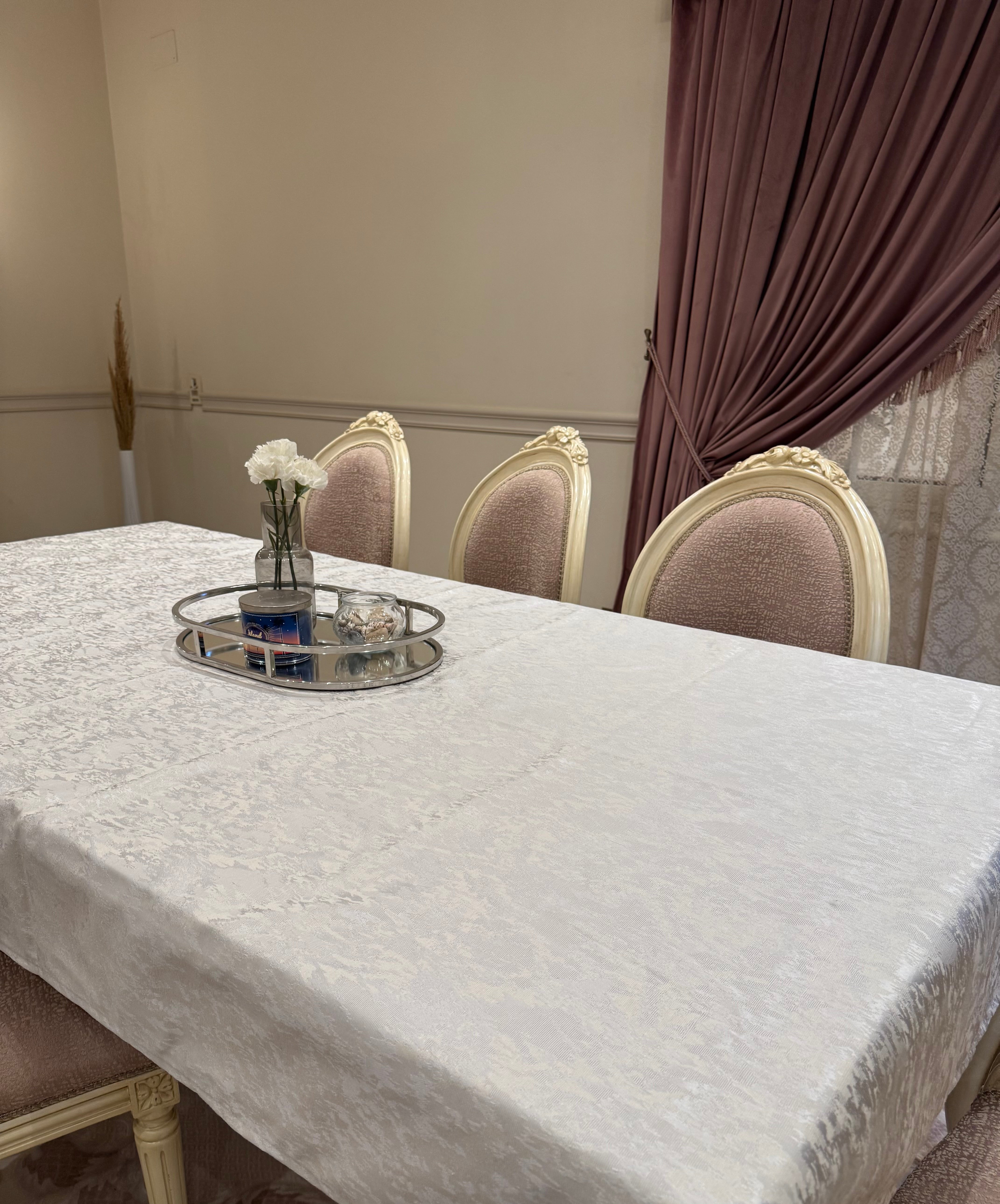 Wooded silver full table cloth