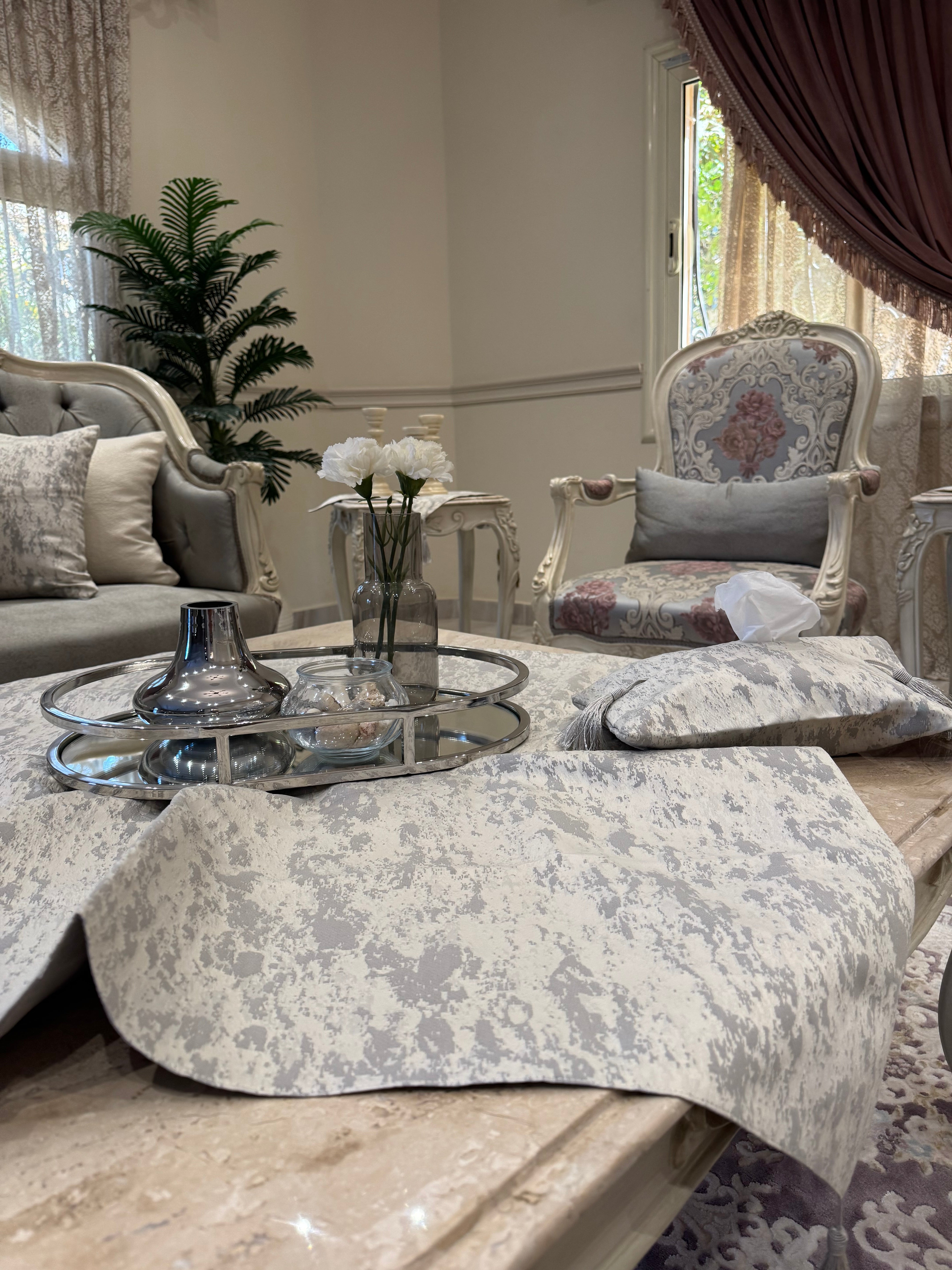 Wooded grey square table cloth