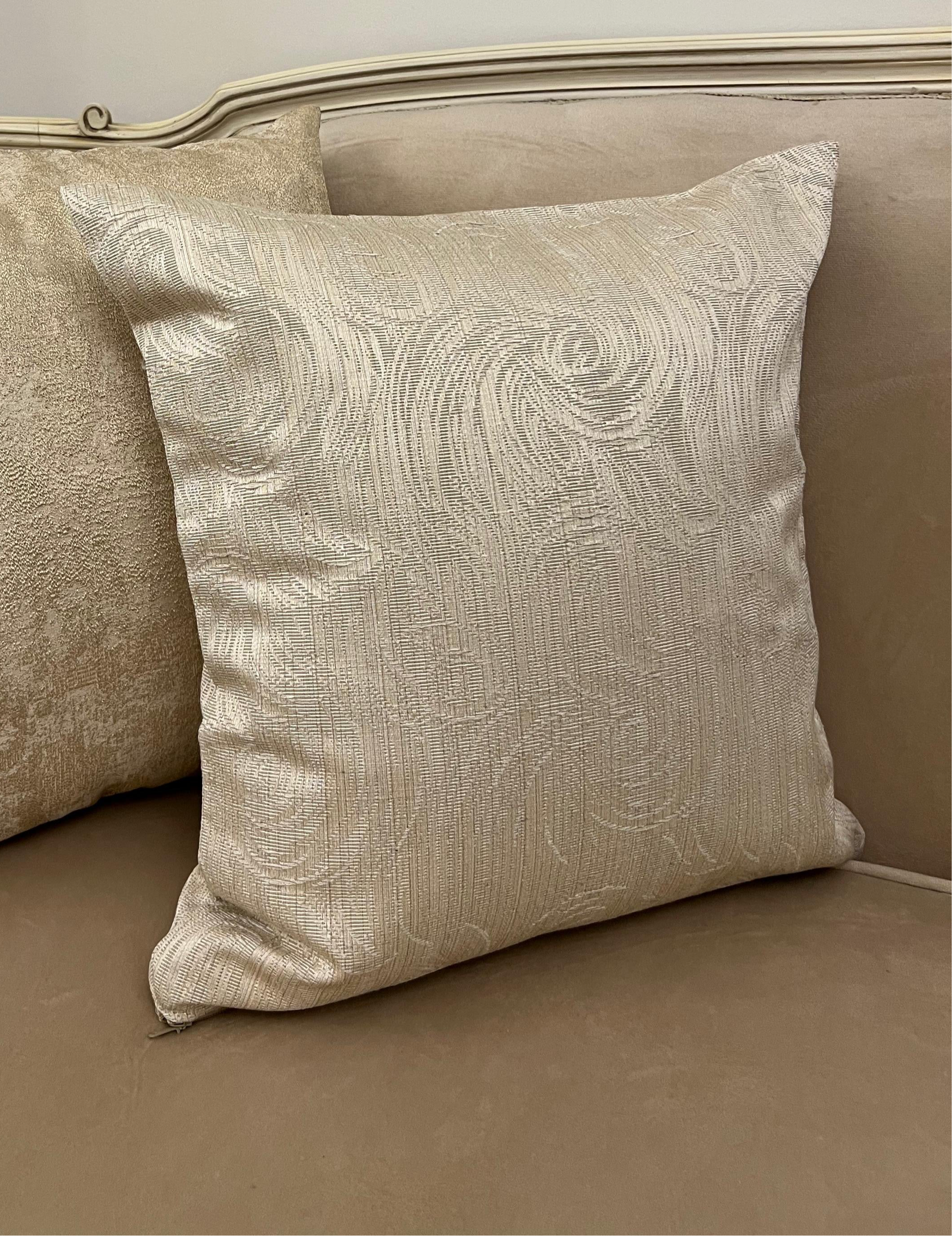 Wooded gold cushion cover