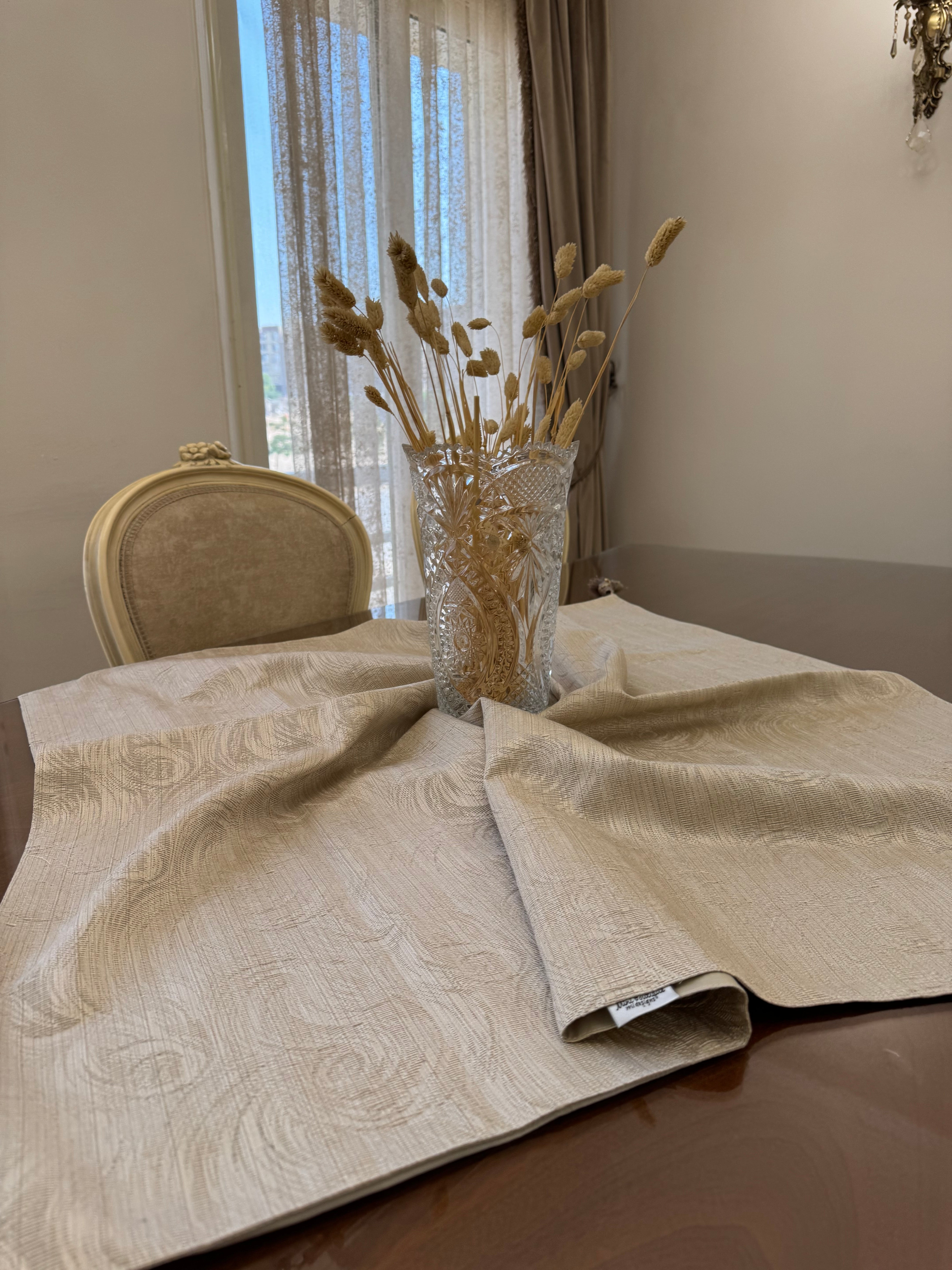 Wooded gold square table cloth
