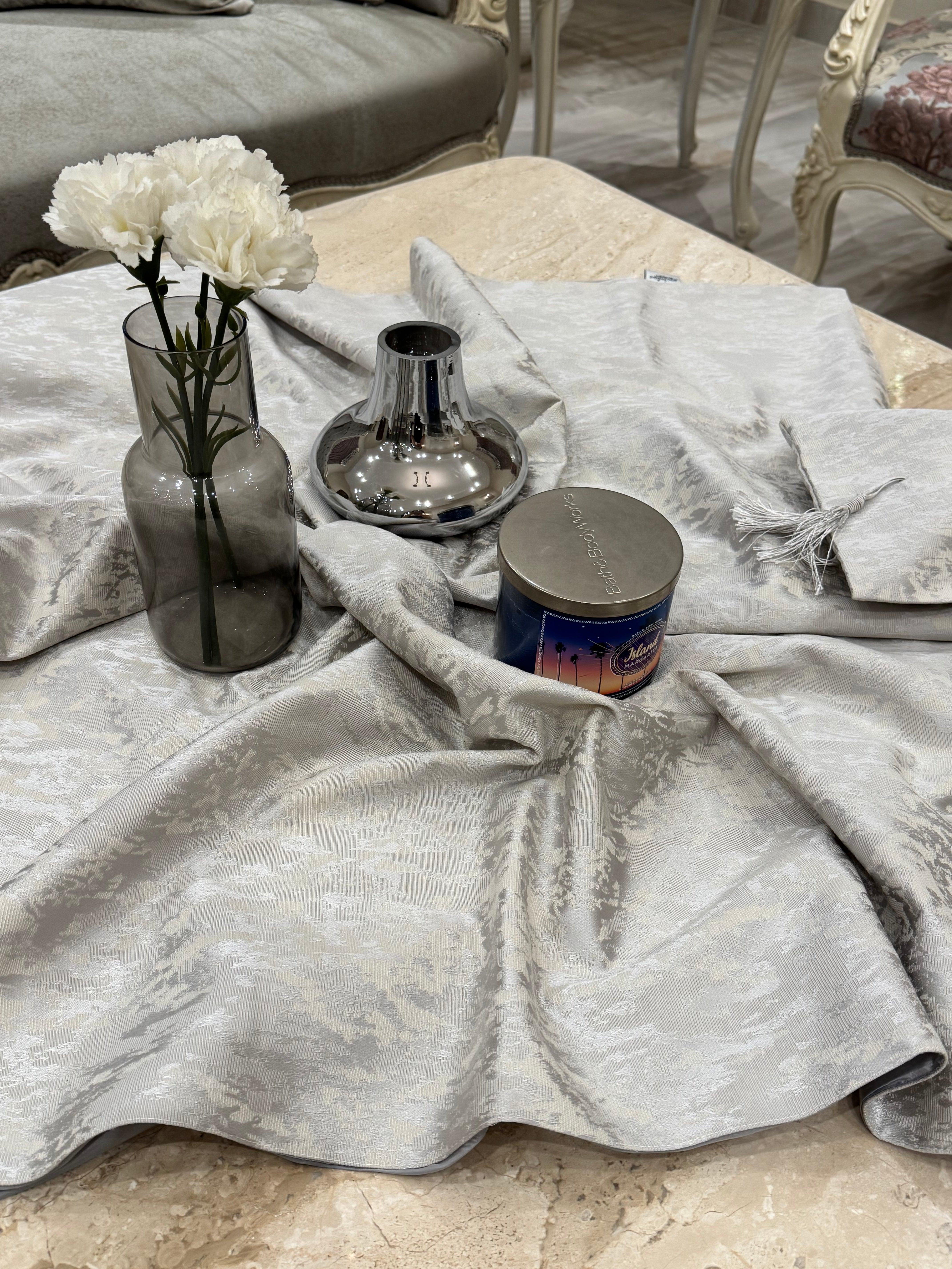 Wooded silver square table cloth