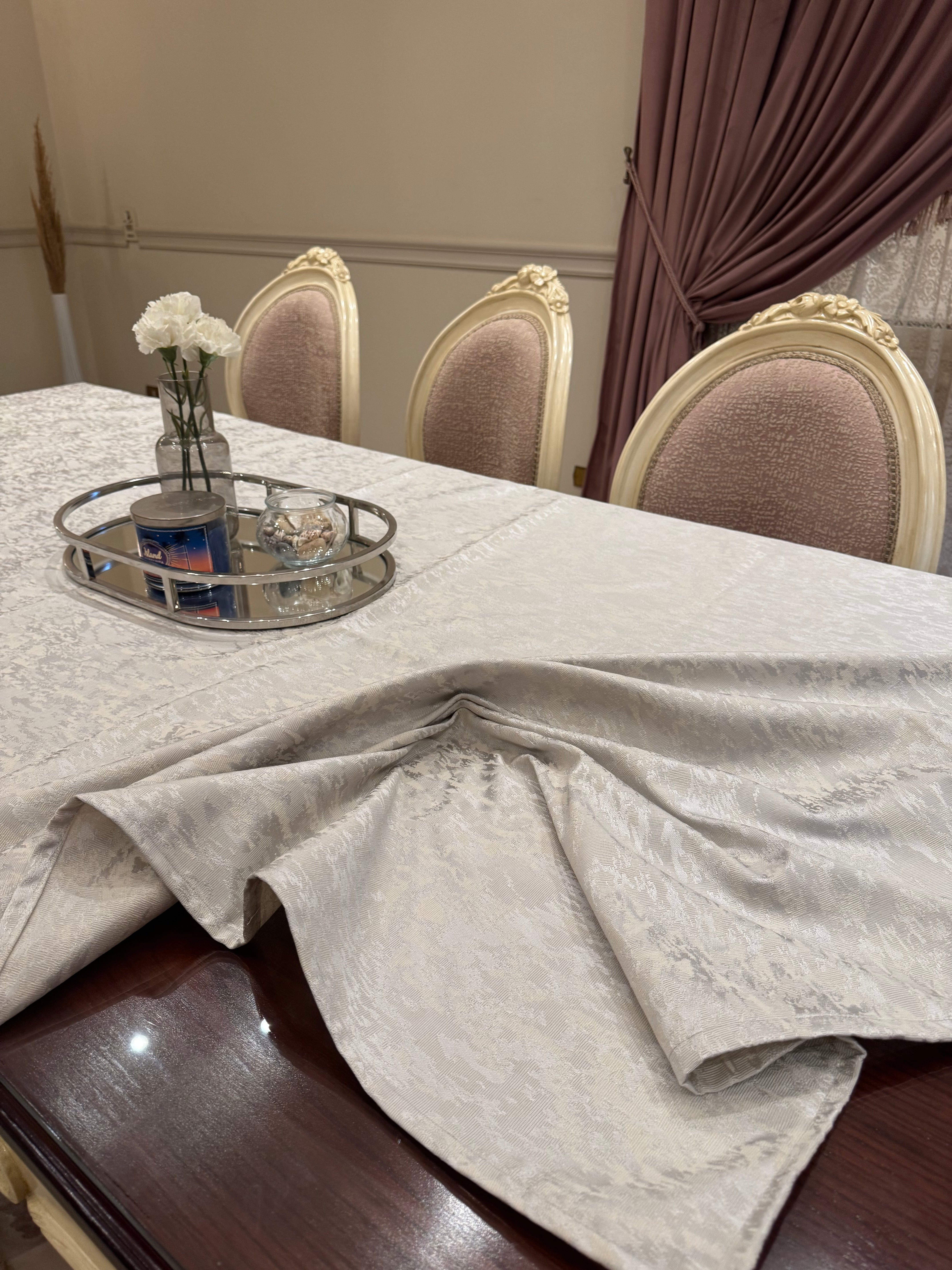 Wooded silver full table cloth