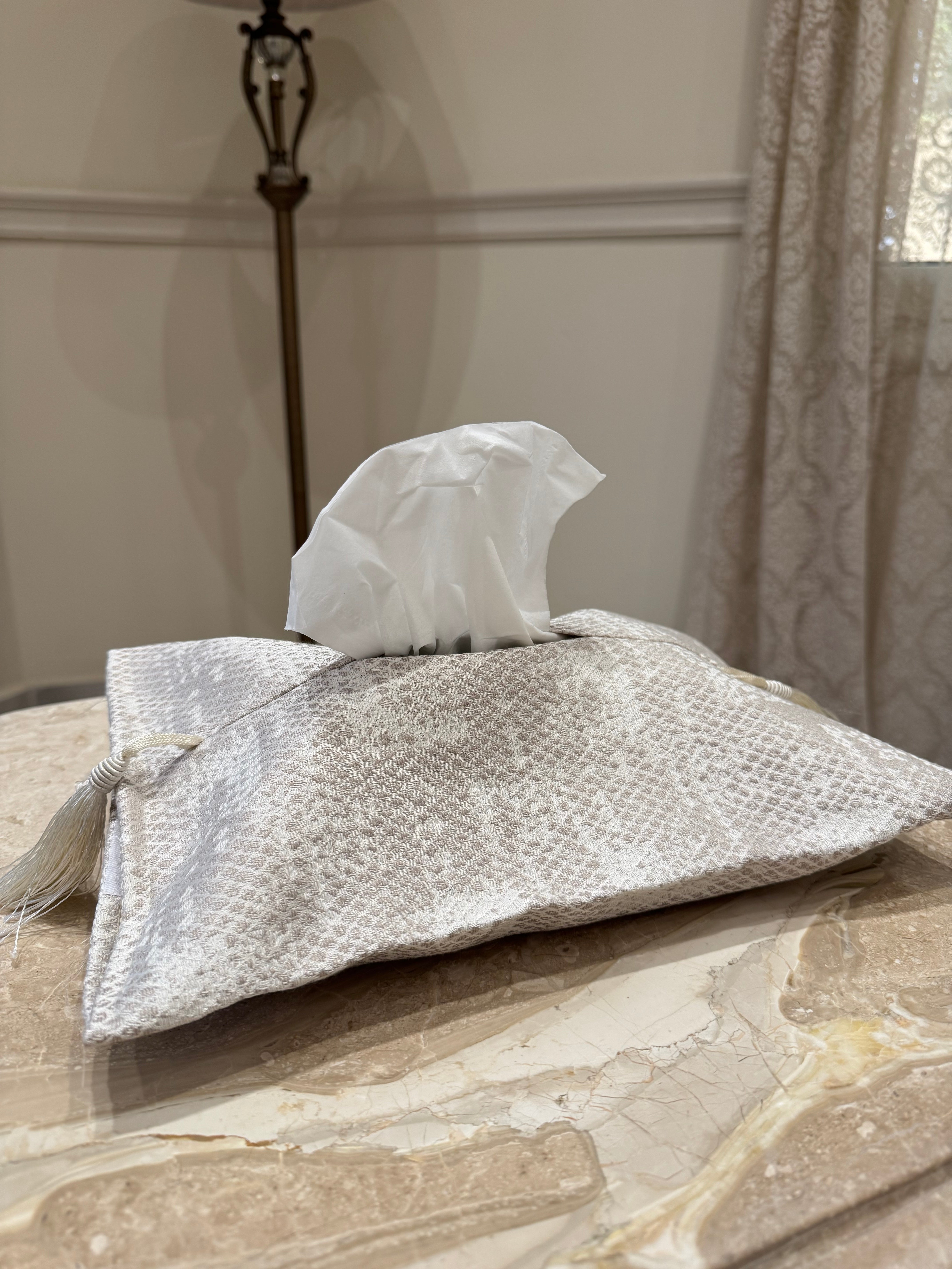 Aura tissue cover