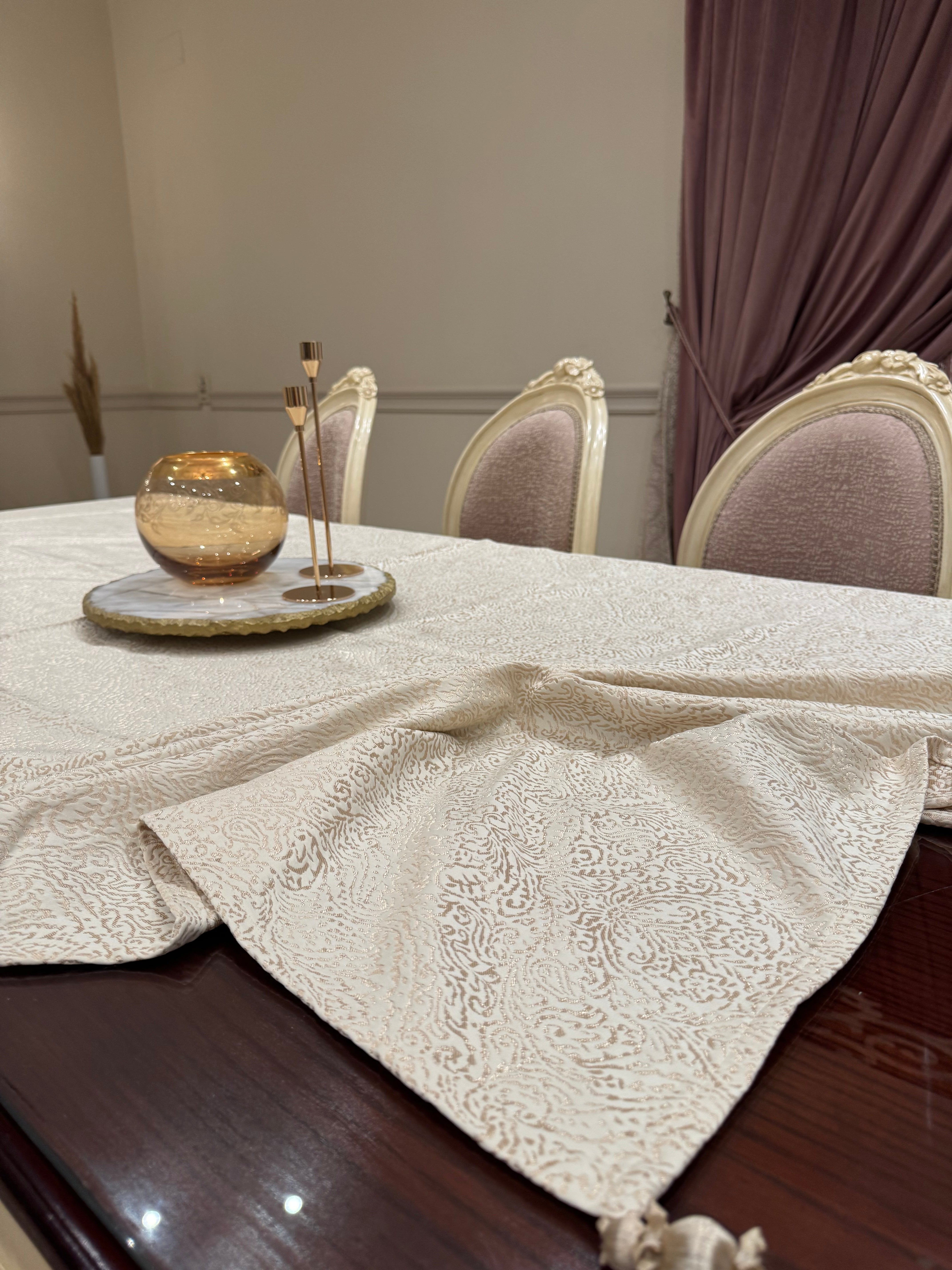 Offwhite *gold table cloth