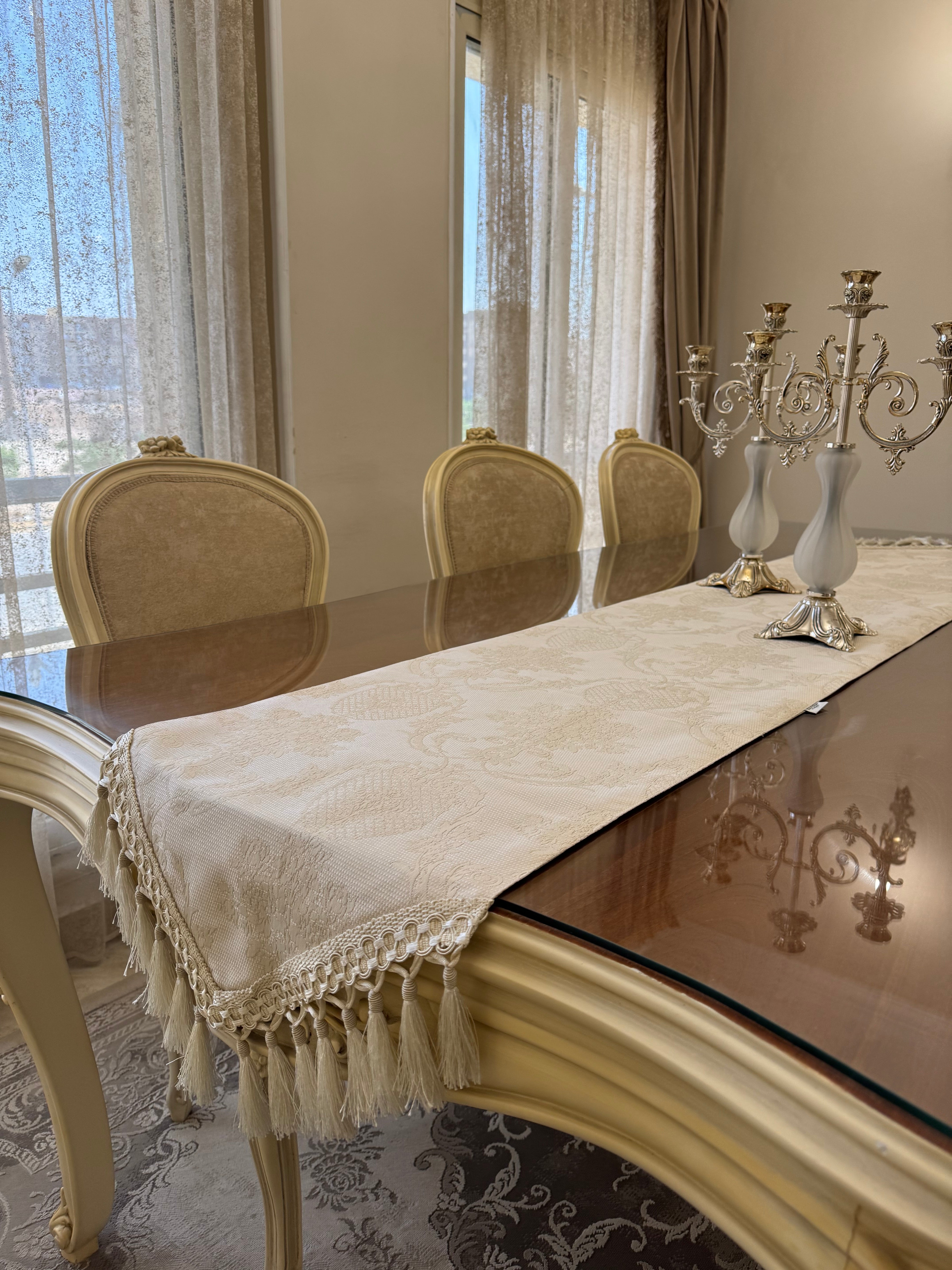 Royal offwhite table runner with tassels
