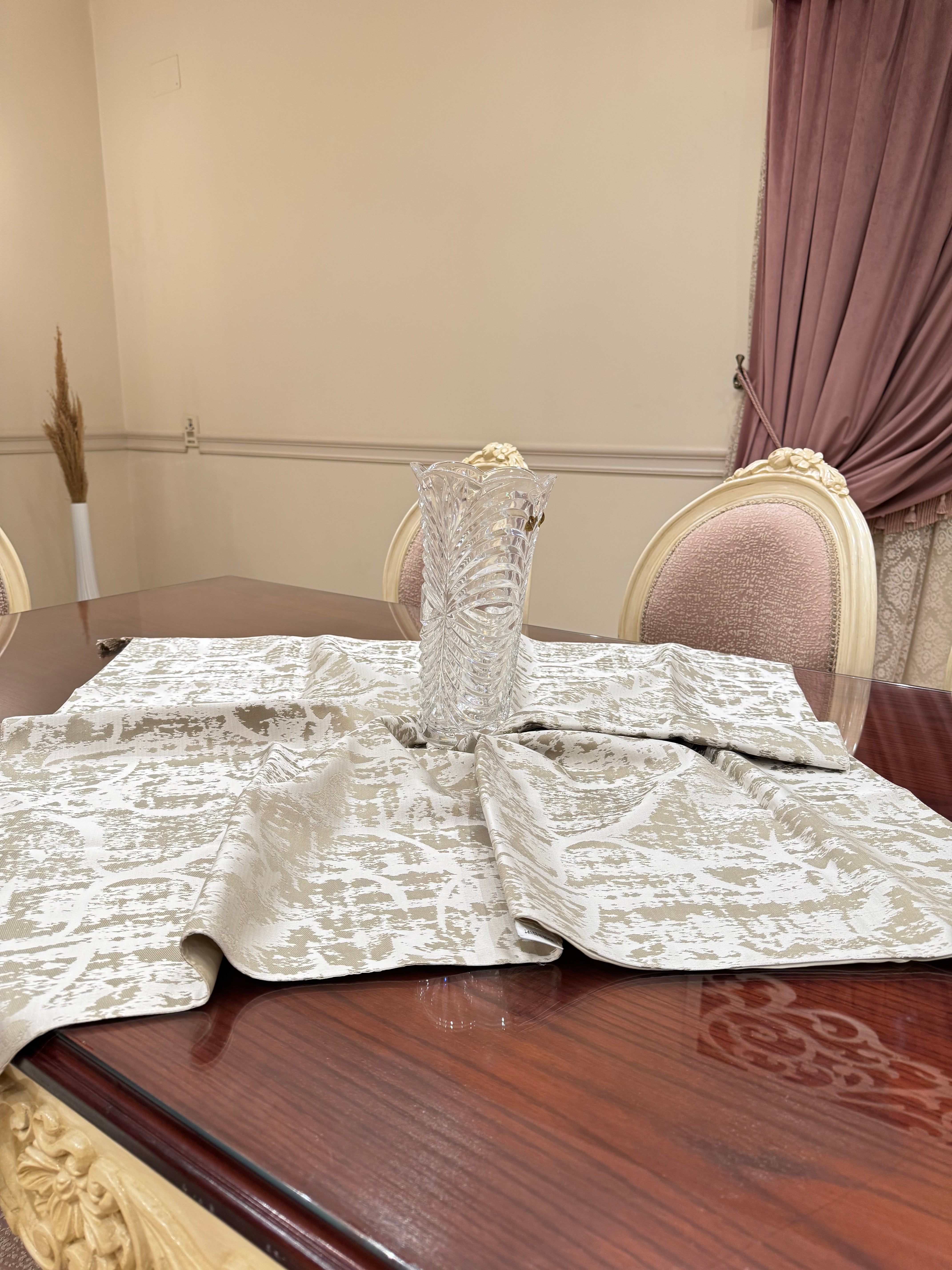 Wooded cafe*silver square table cloth