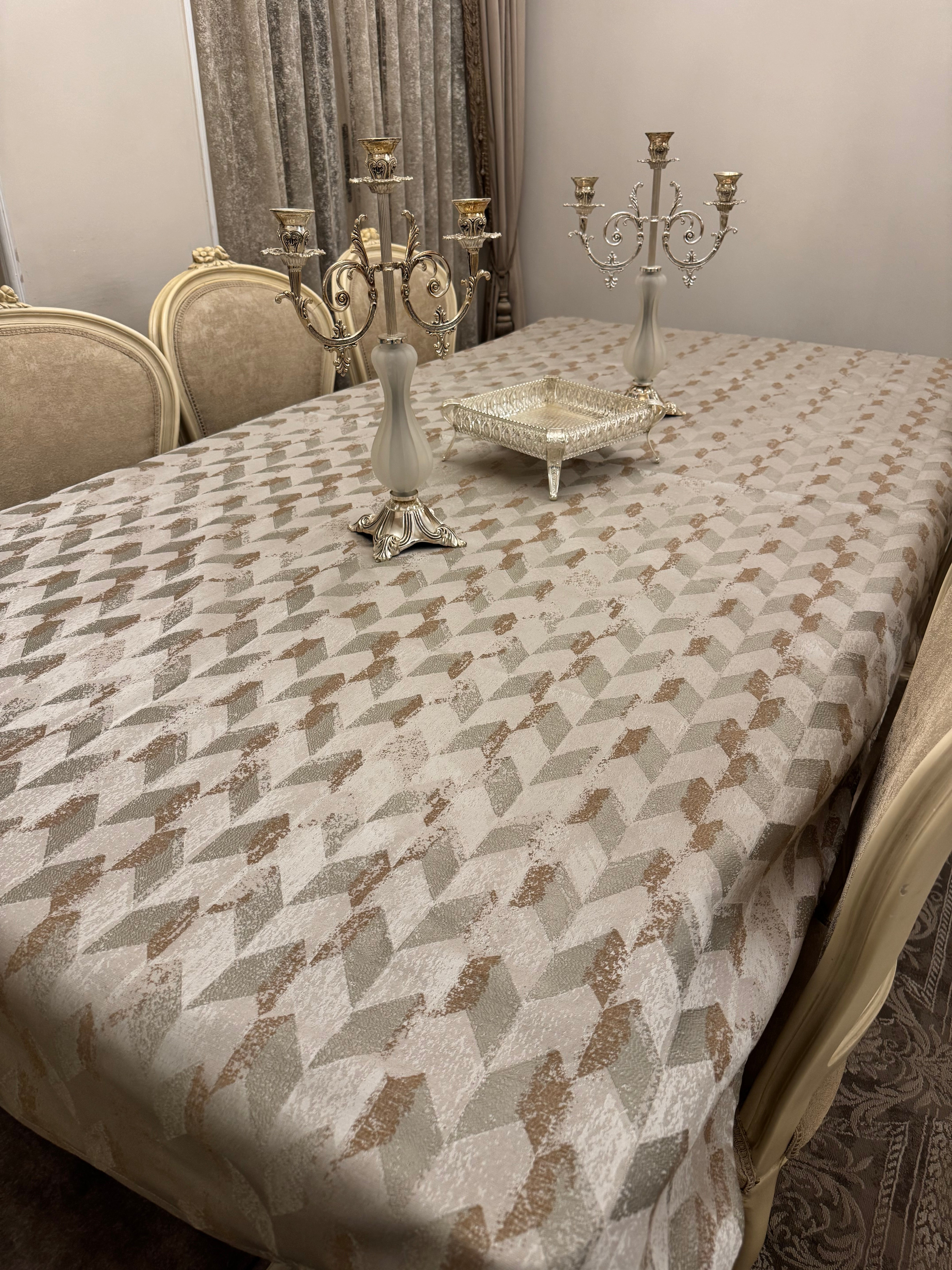 Silver glow table cloth