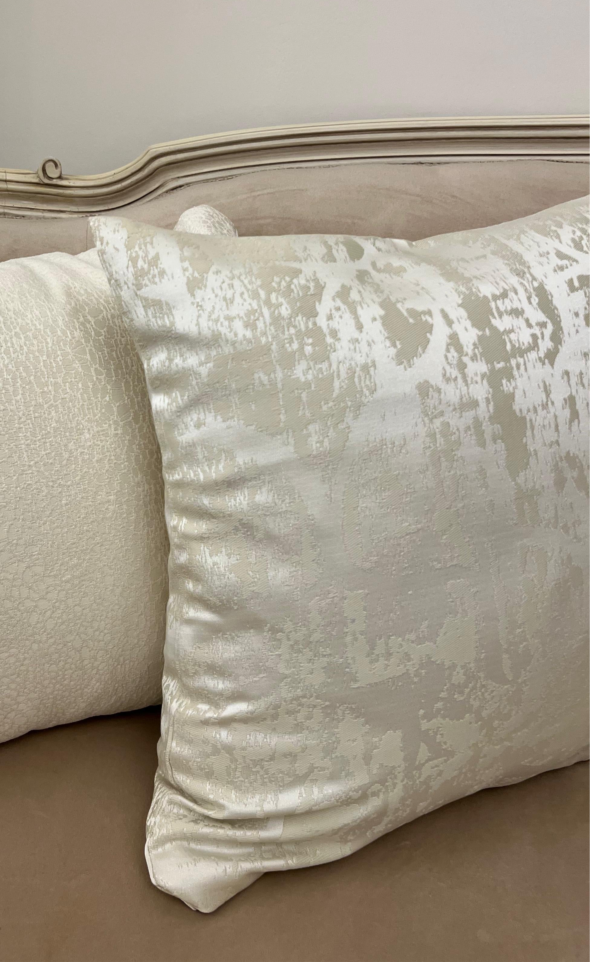 Wooded beige*offwhite cushion cover