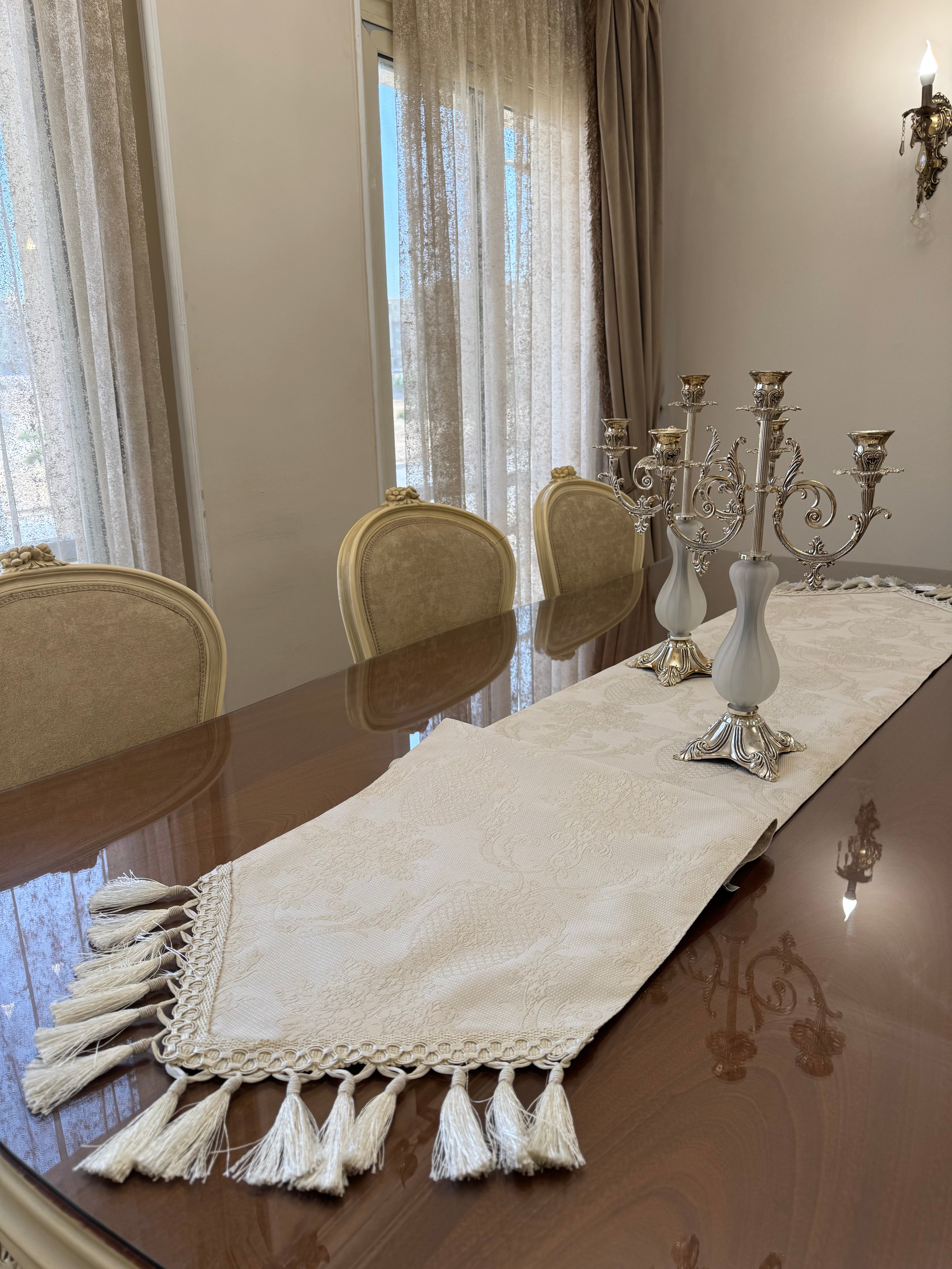 Royal offwhite table runner with tassels