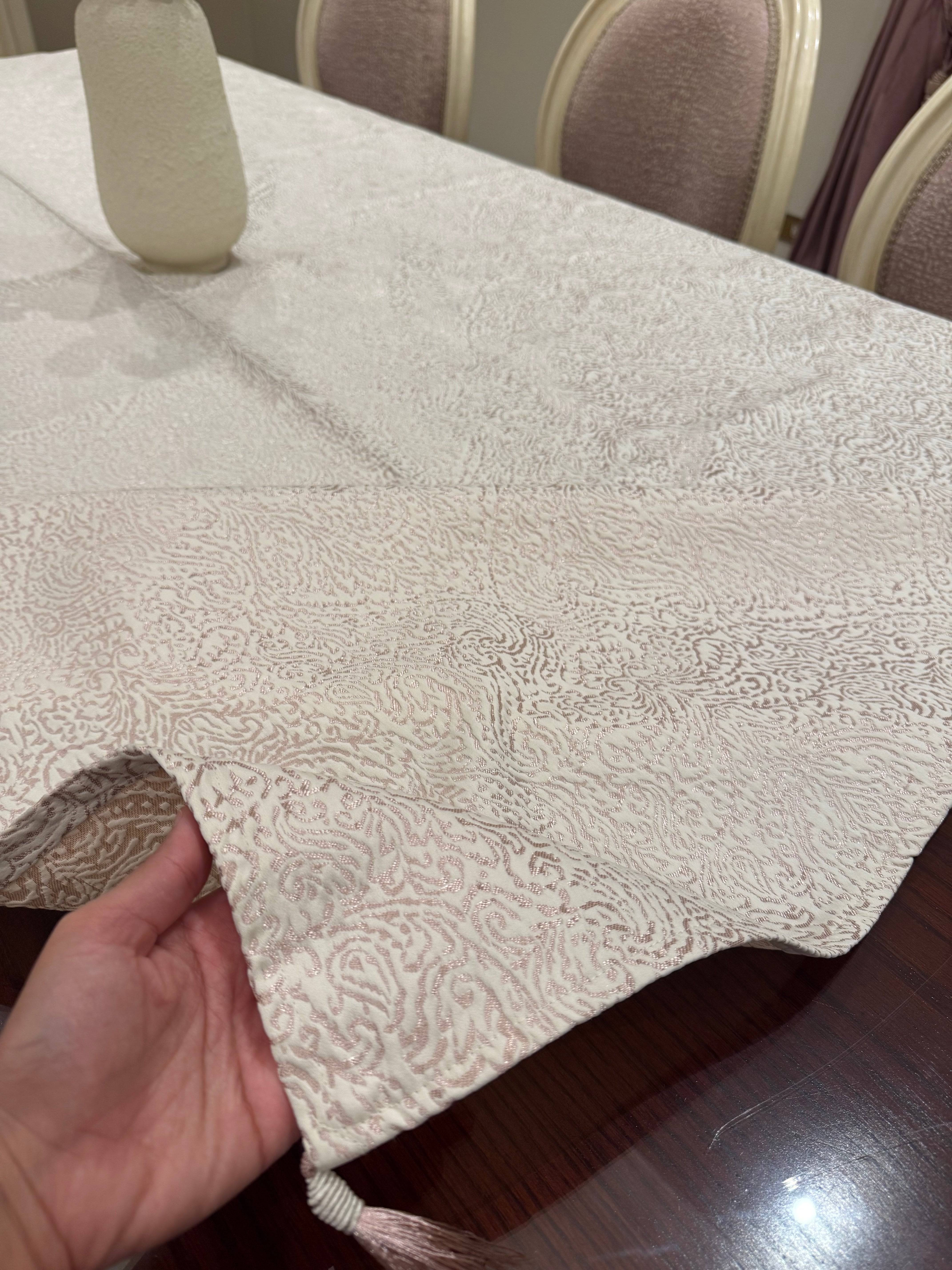 Cashmere*offwhite full table cloth