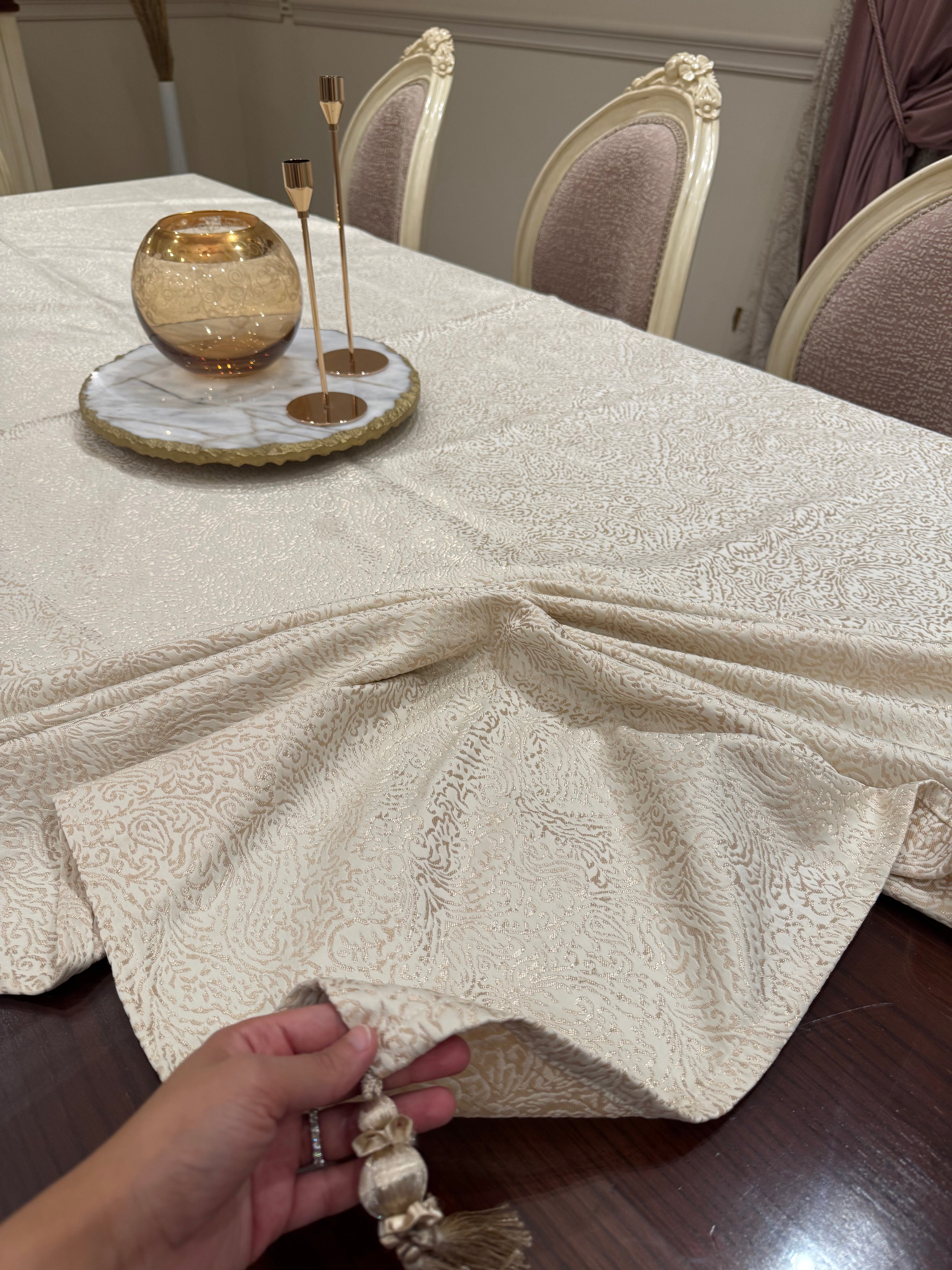 Offwhite *gold table cloth