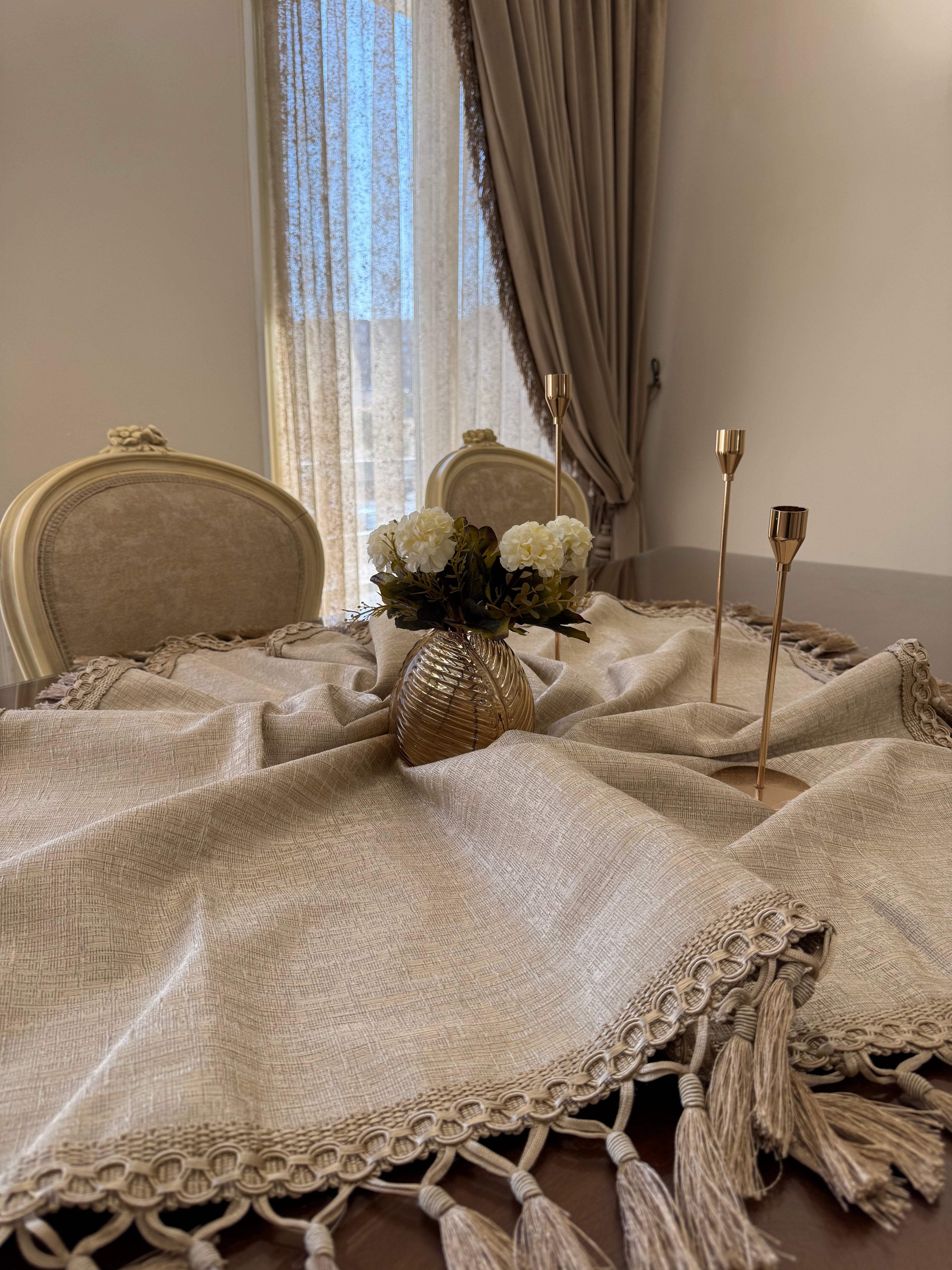 Royal gold square table cloth