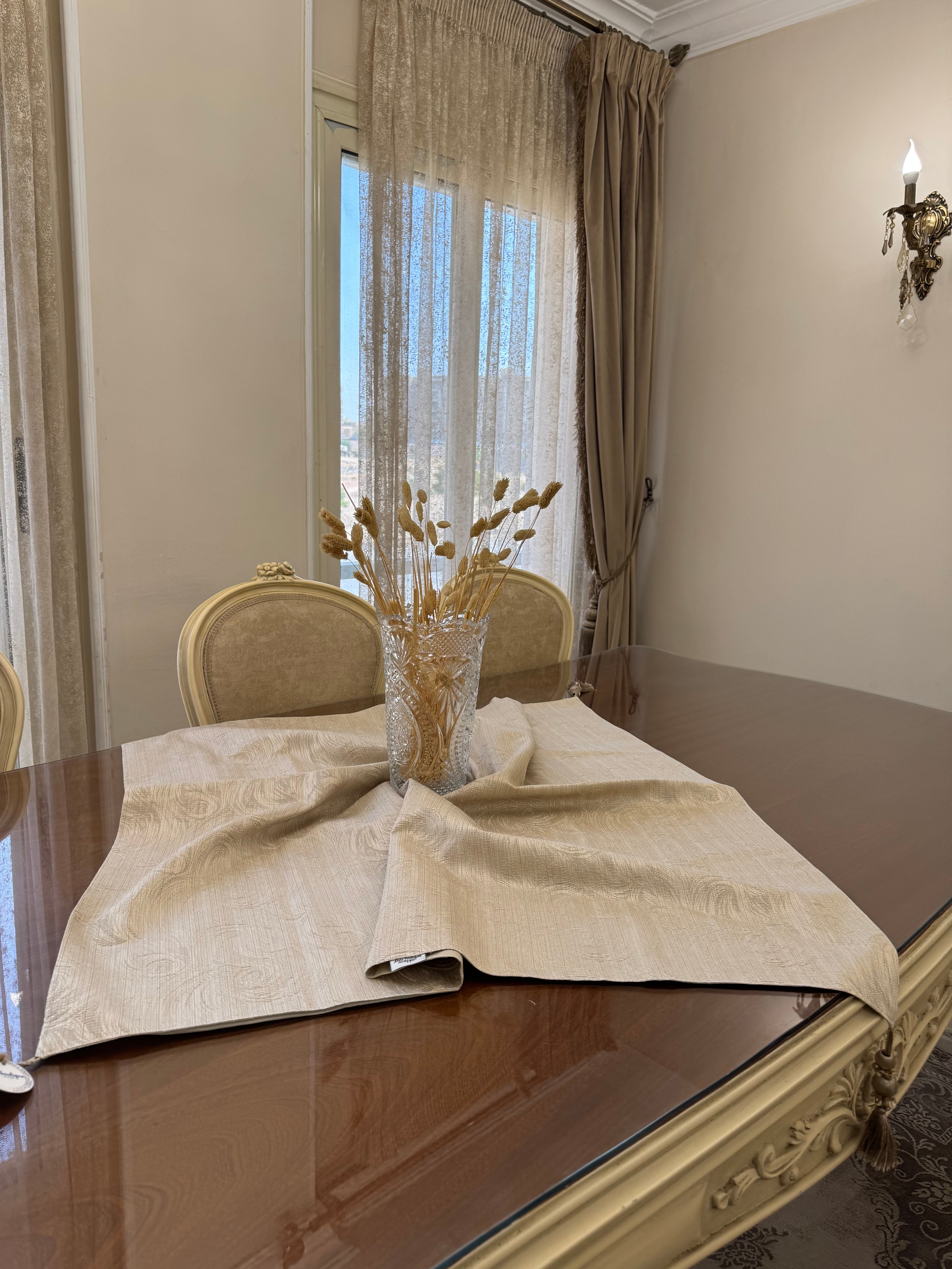 Wooded gold square table cloth