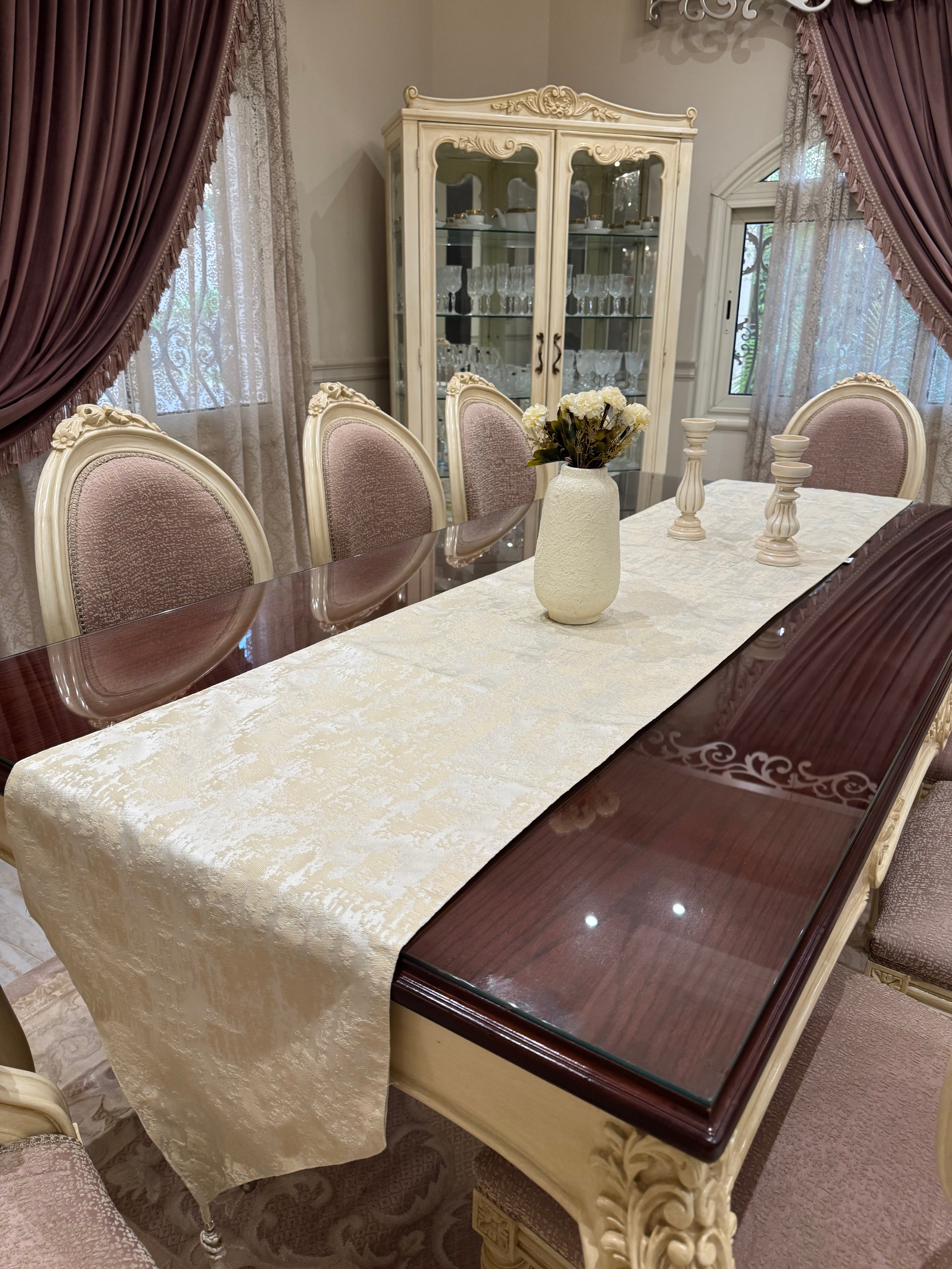 Wooded beige*offwhite table runner