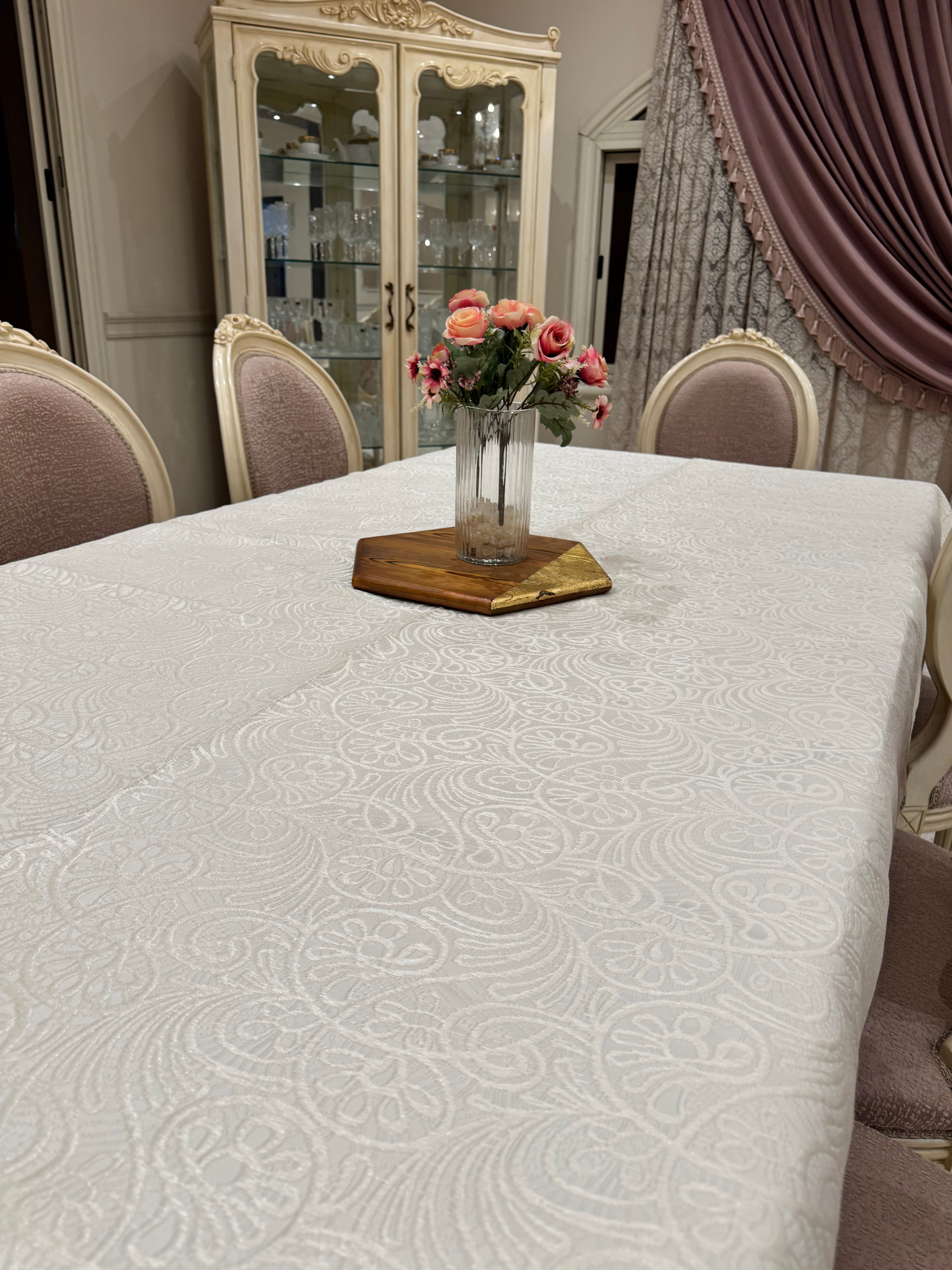Soft cream full table cloth