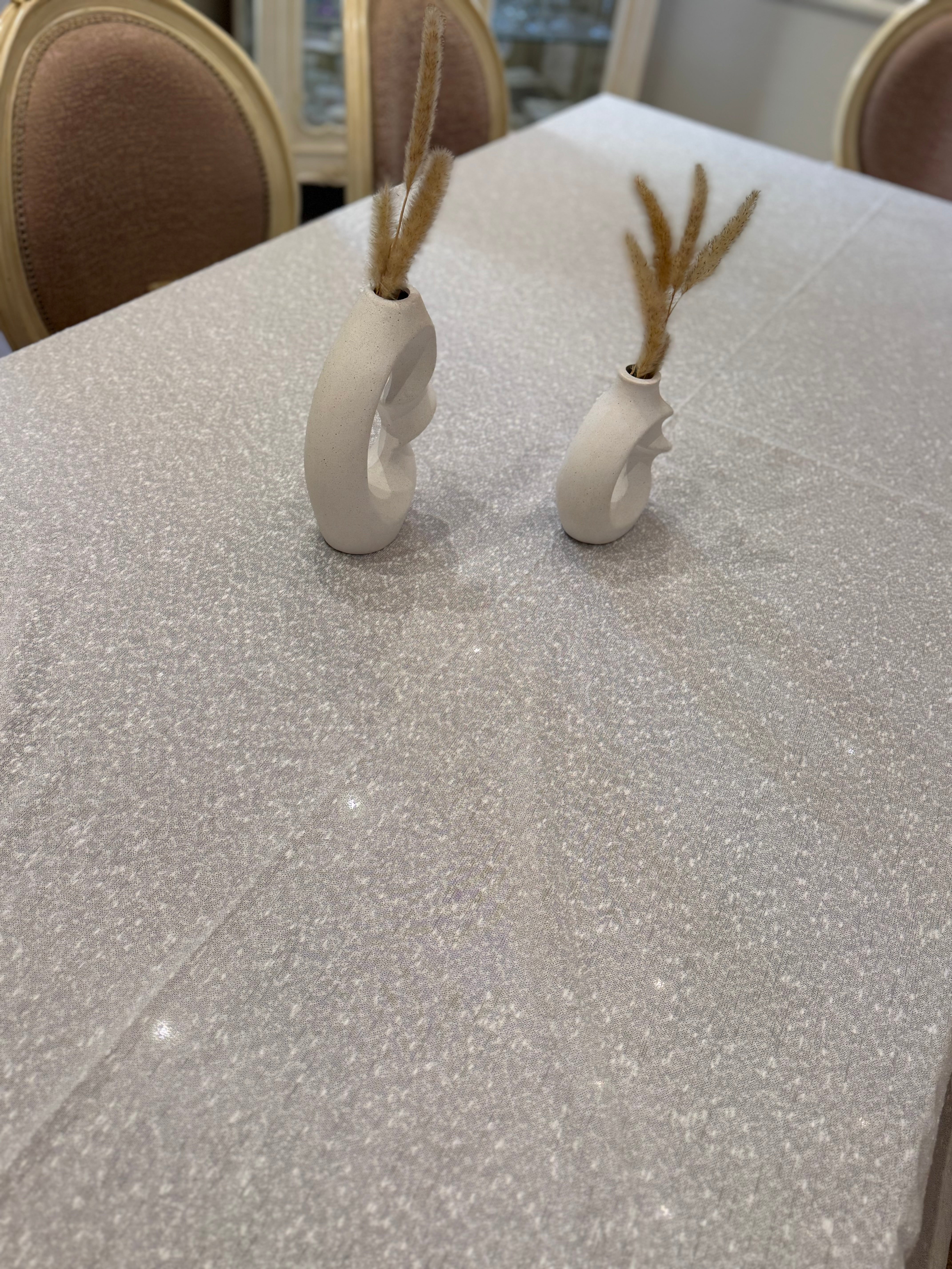 Pointed white table cloth