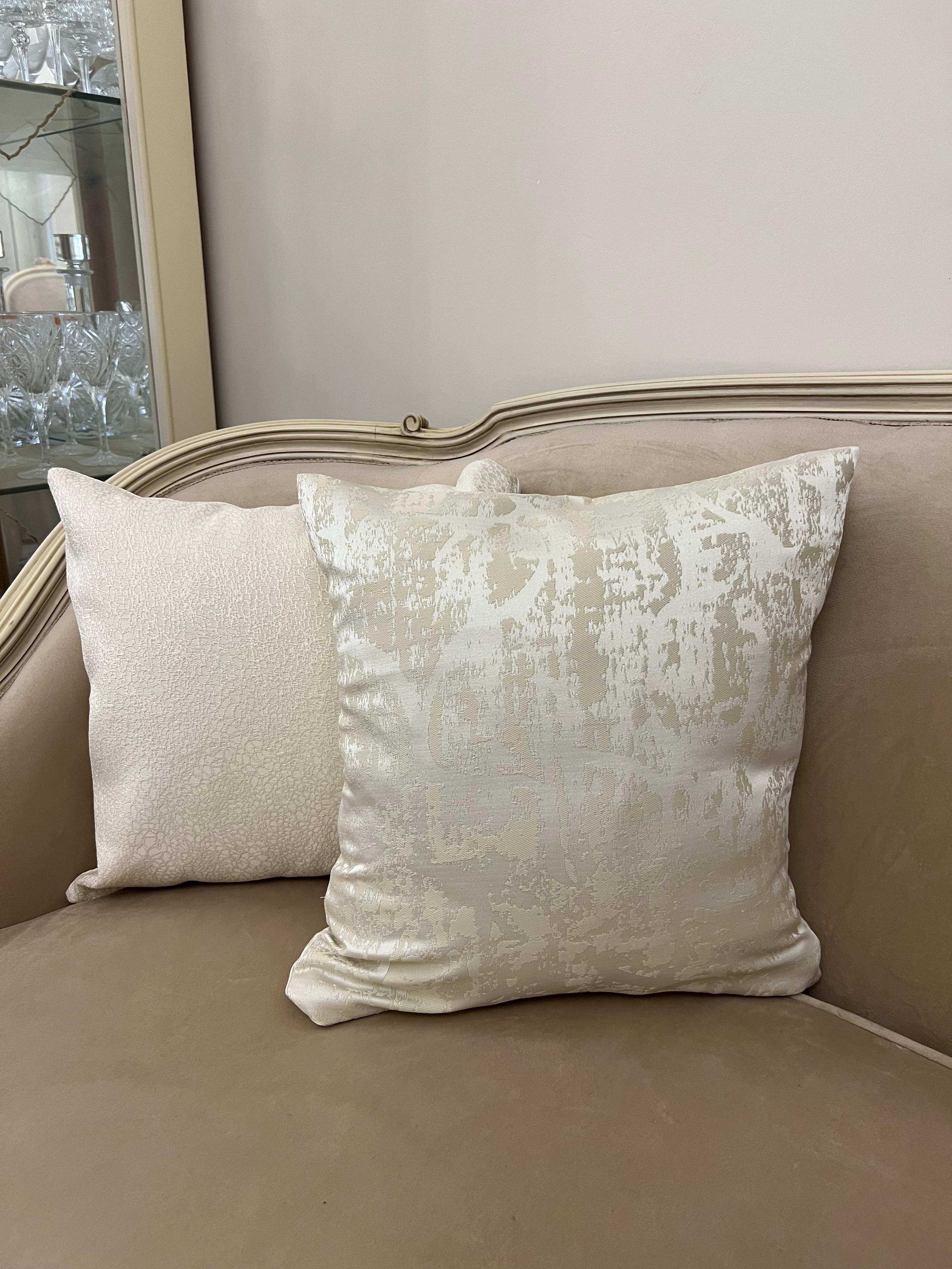 Silk beige*offwhite table runner