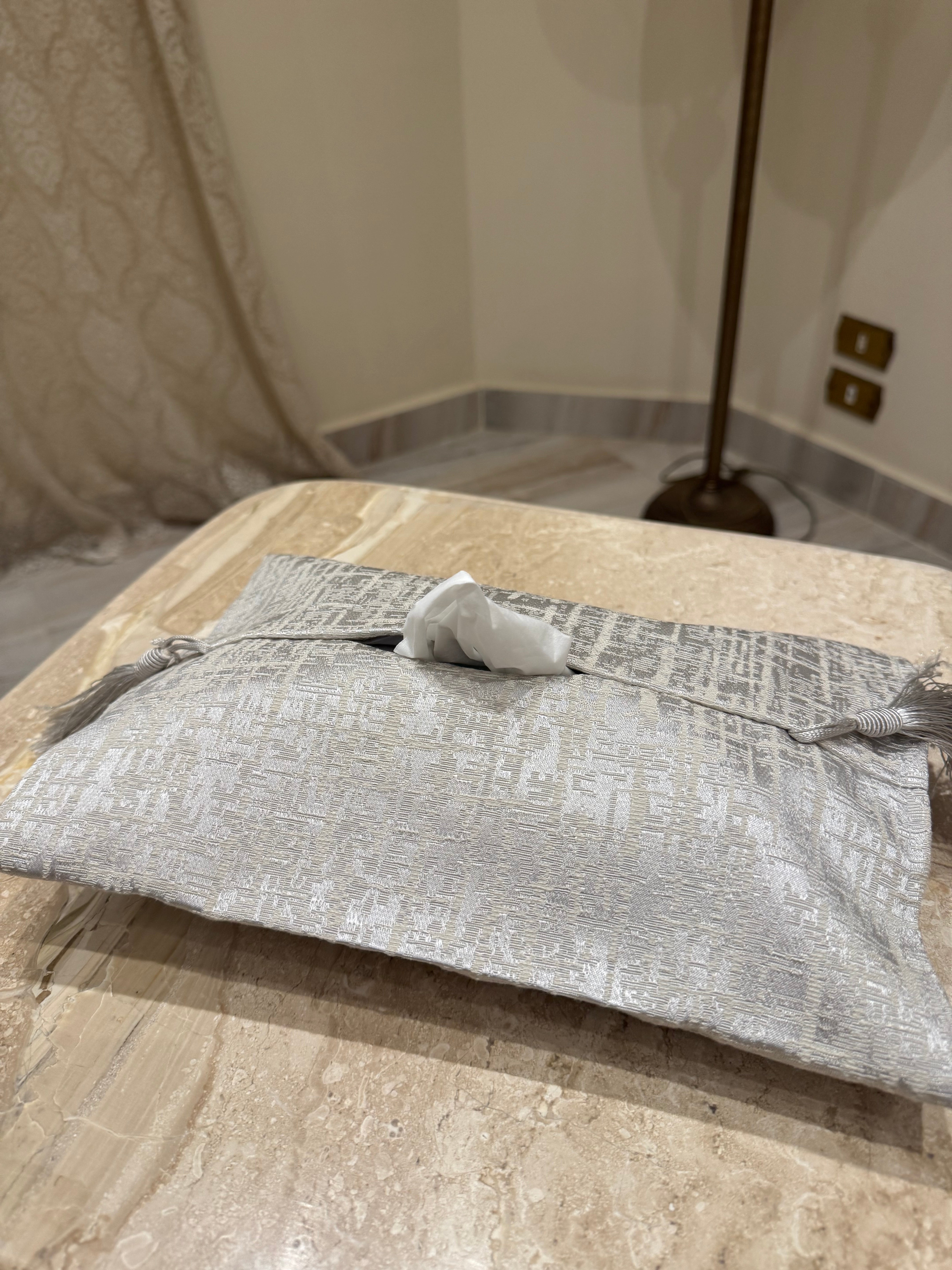Silver tissue cover