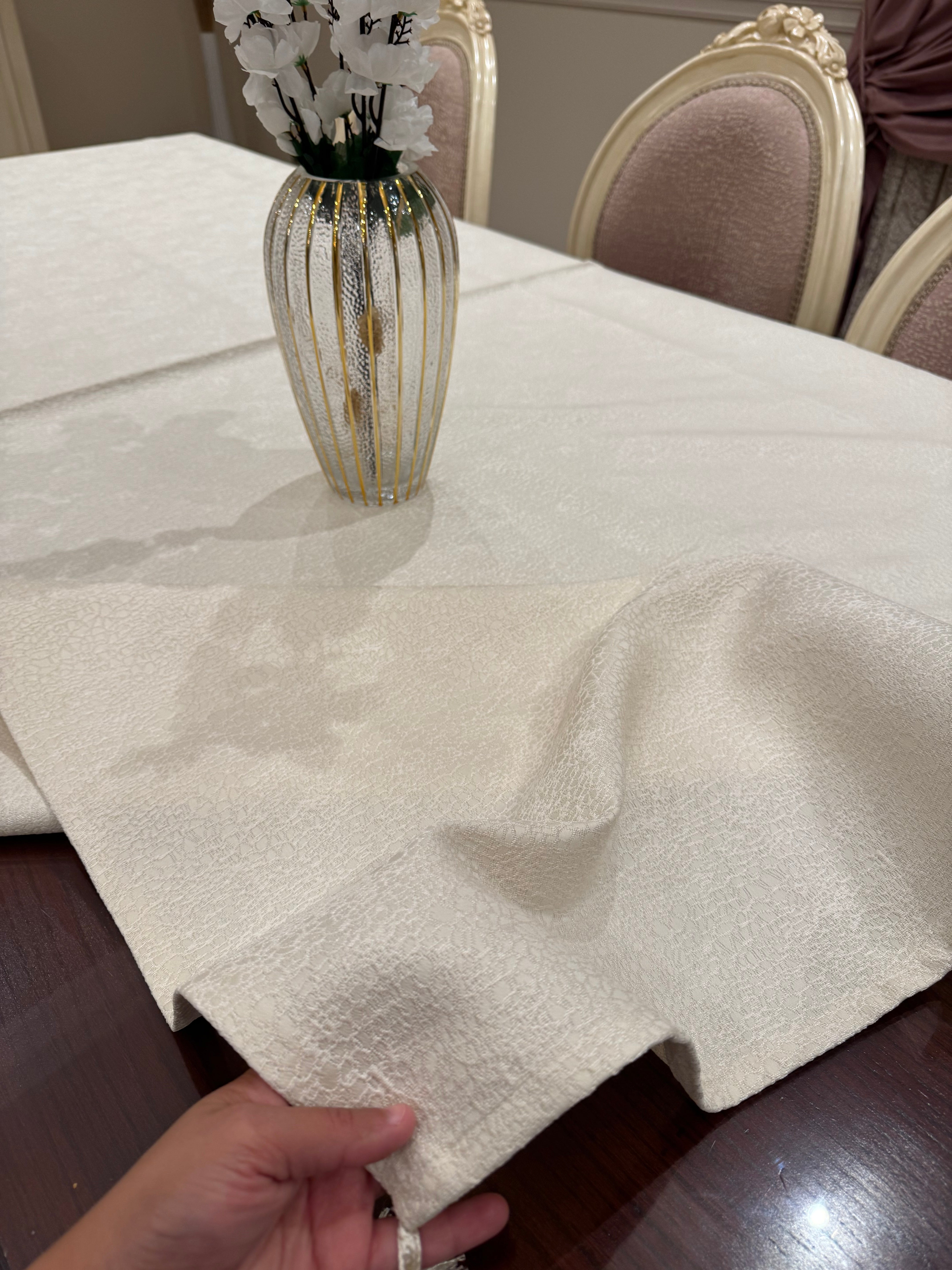 Creme table cloth