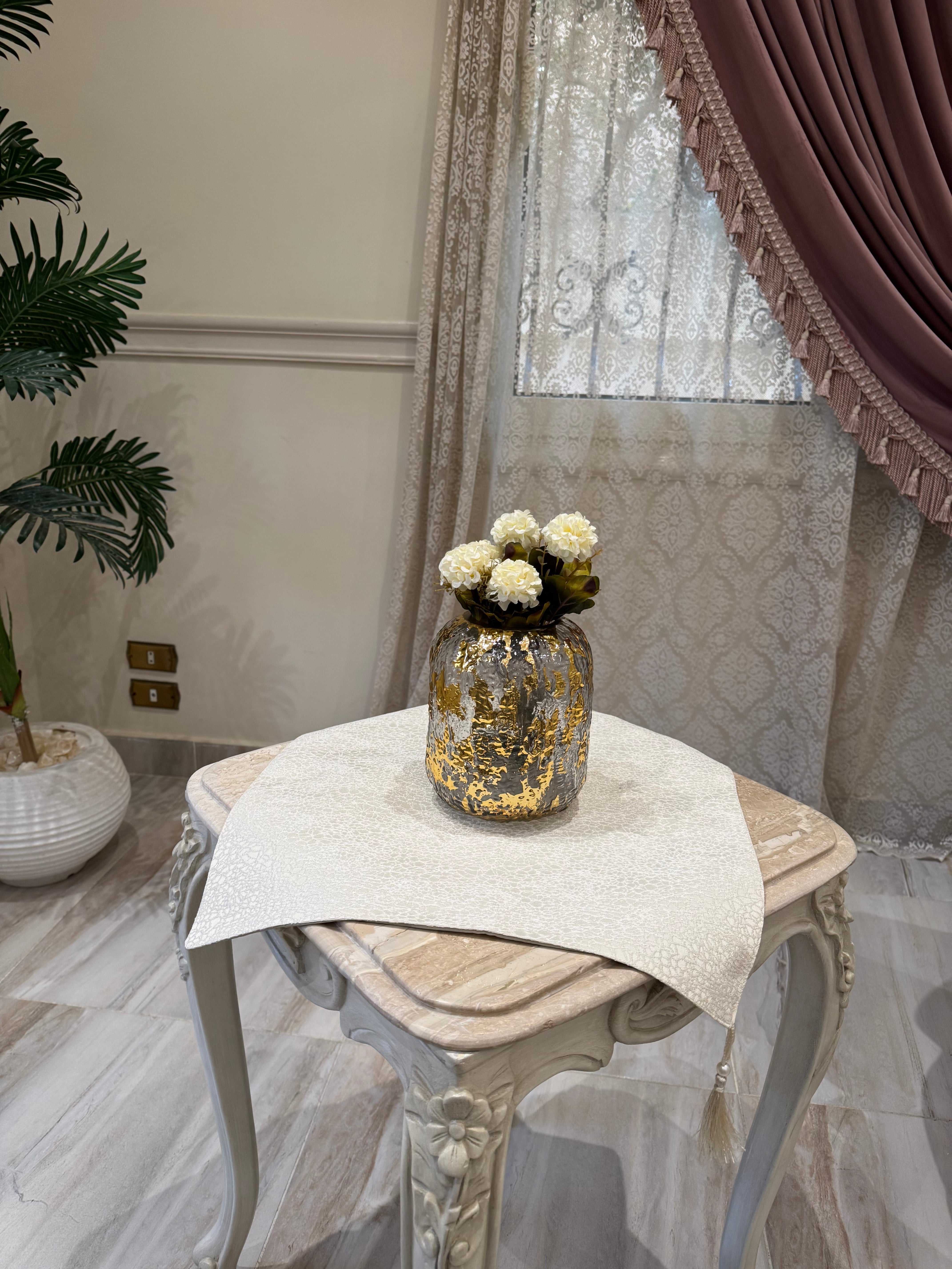 Crème table runner