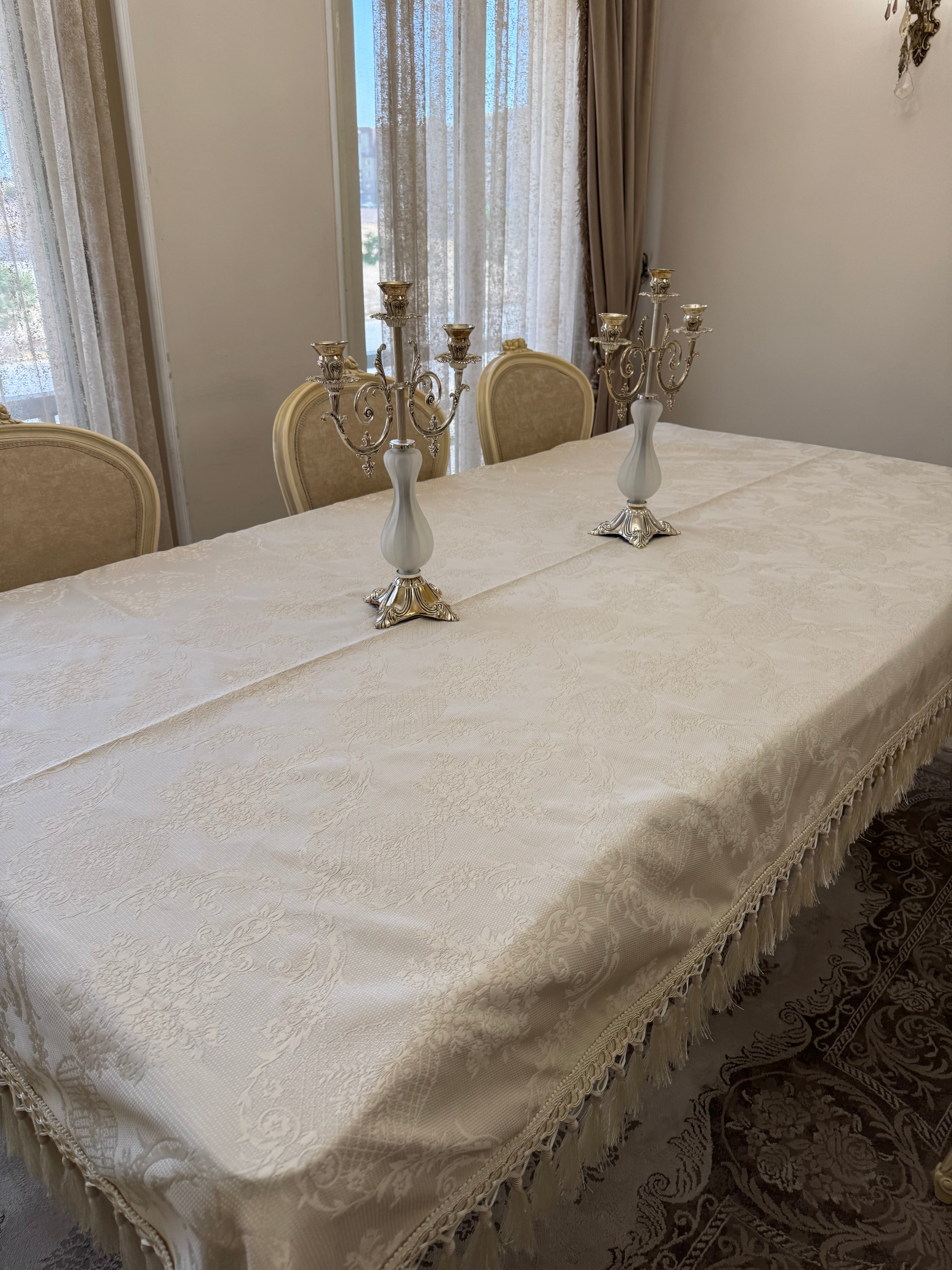 Royal offwhite table runner with tassels