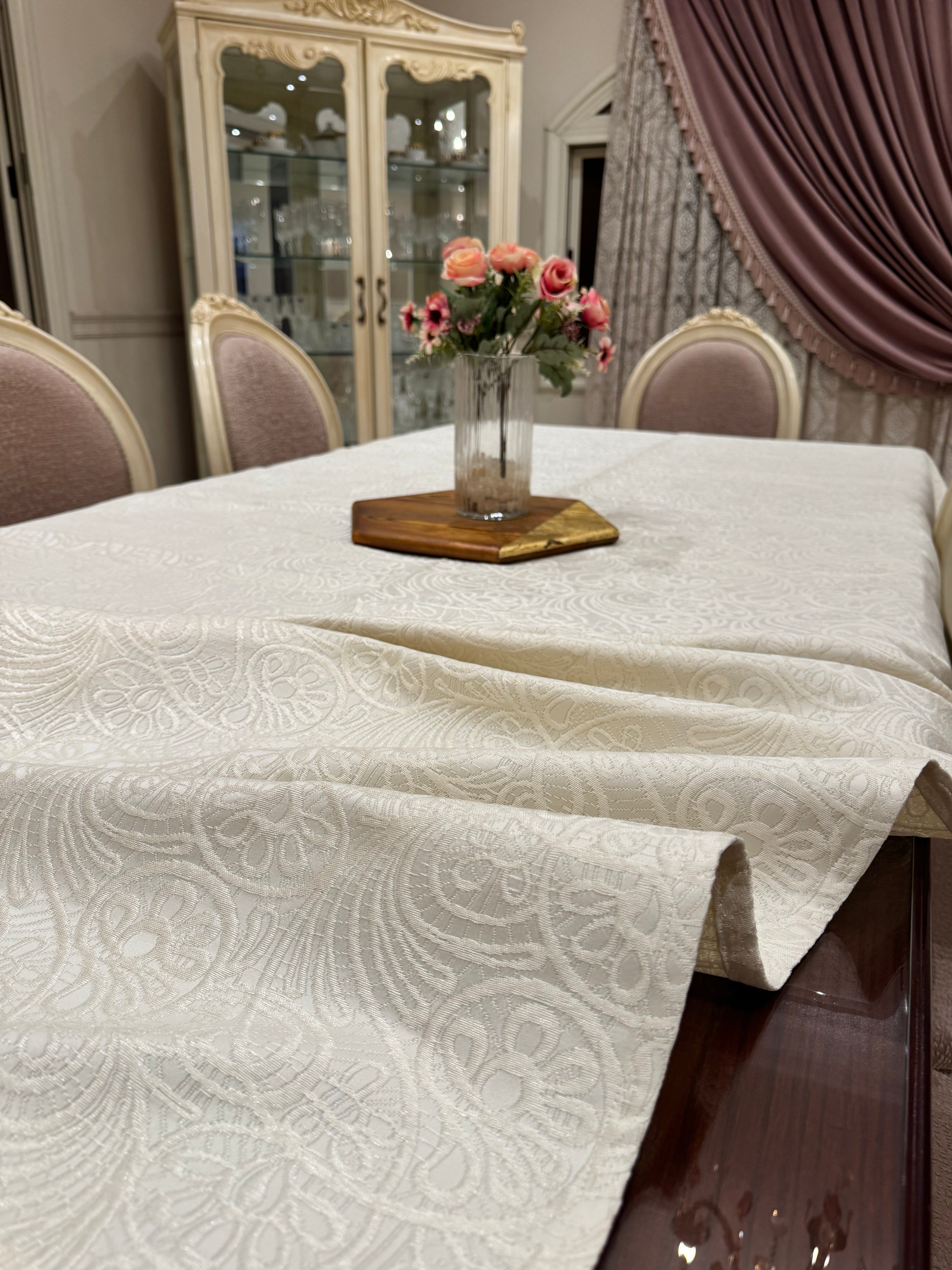 Soft cream full table cloth