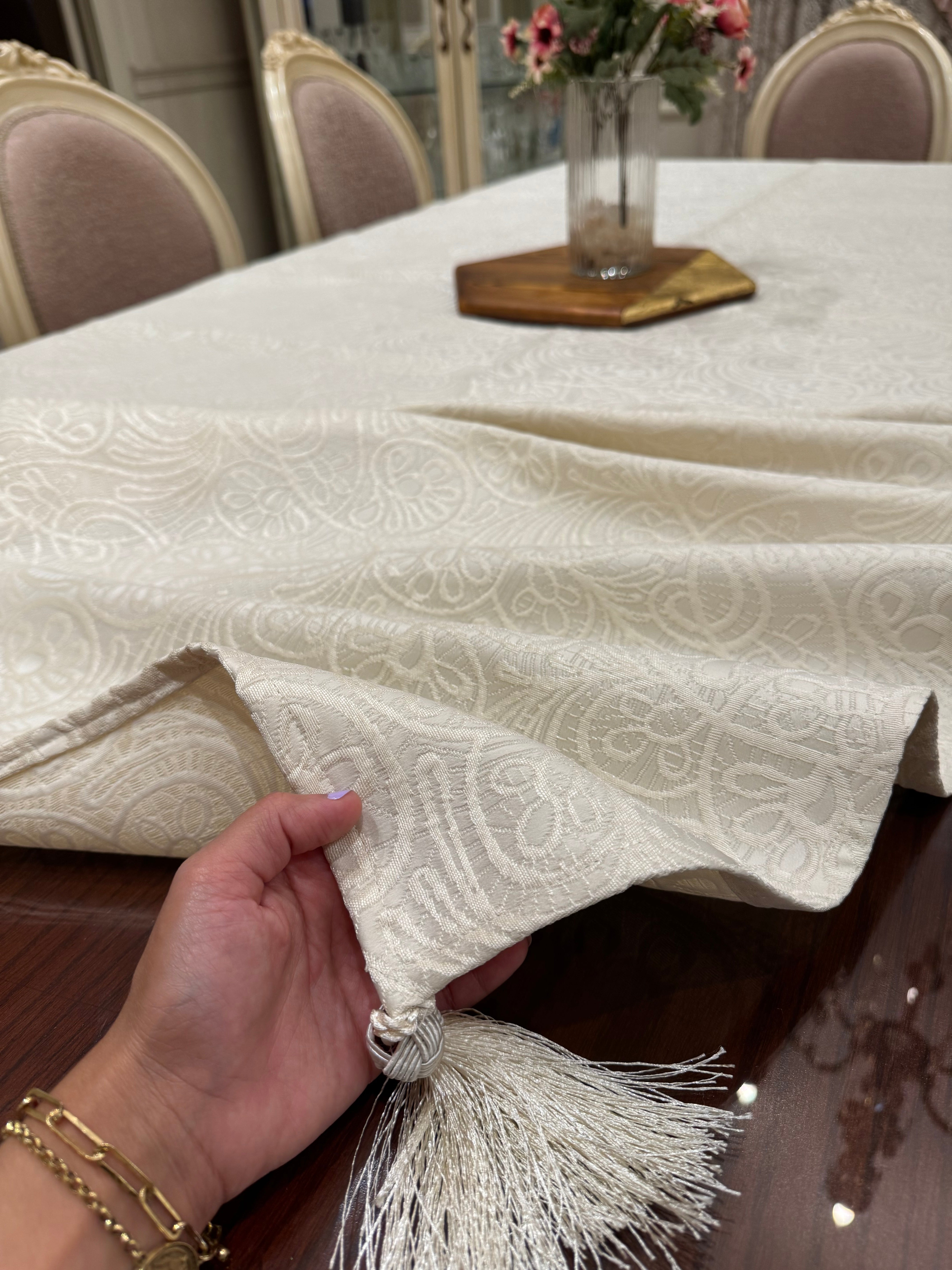 Soft cream full table cloth