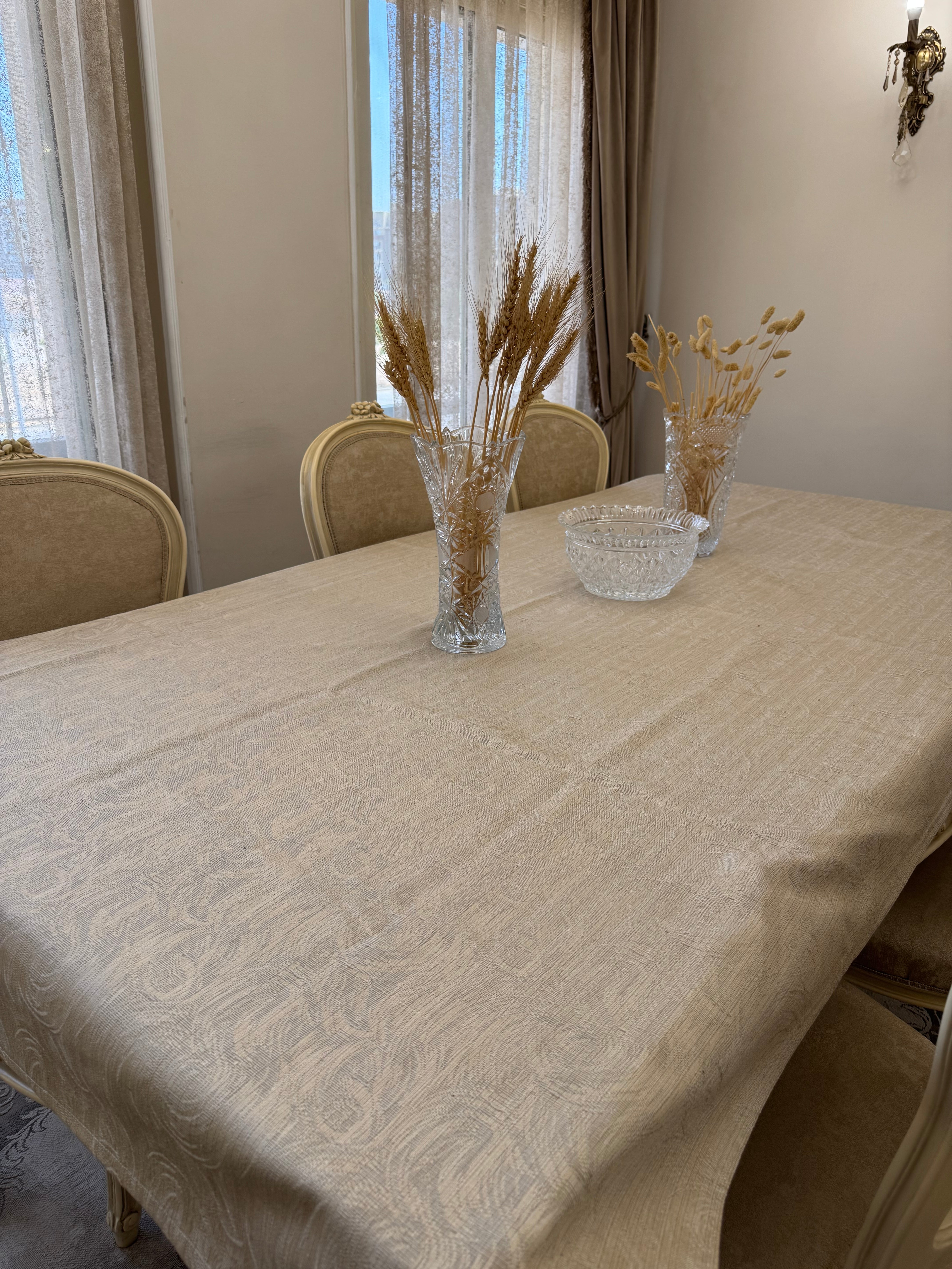 Wooded gold table cloth
