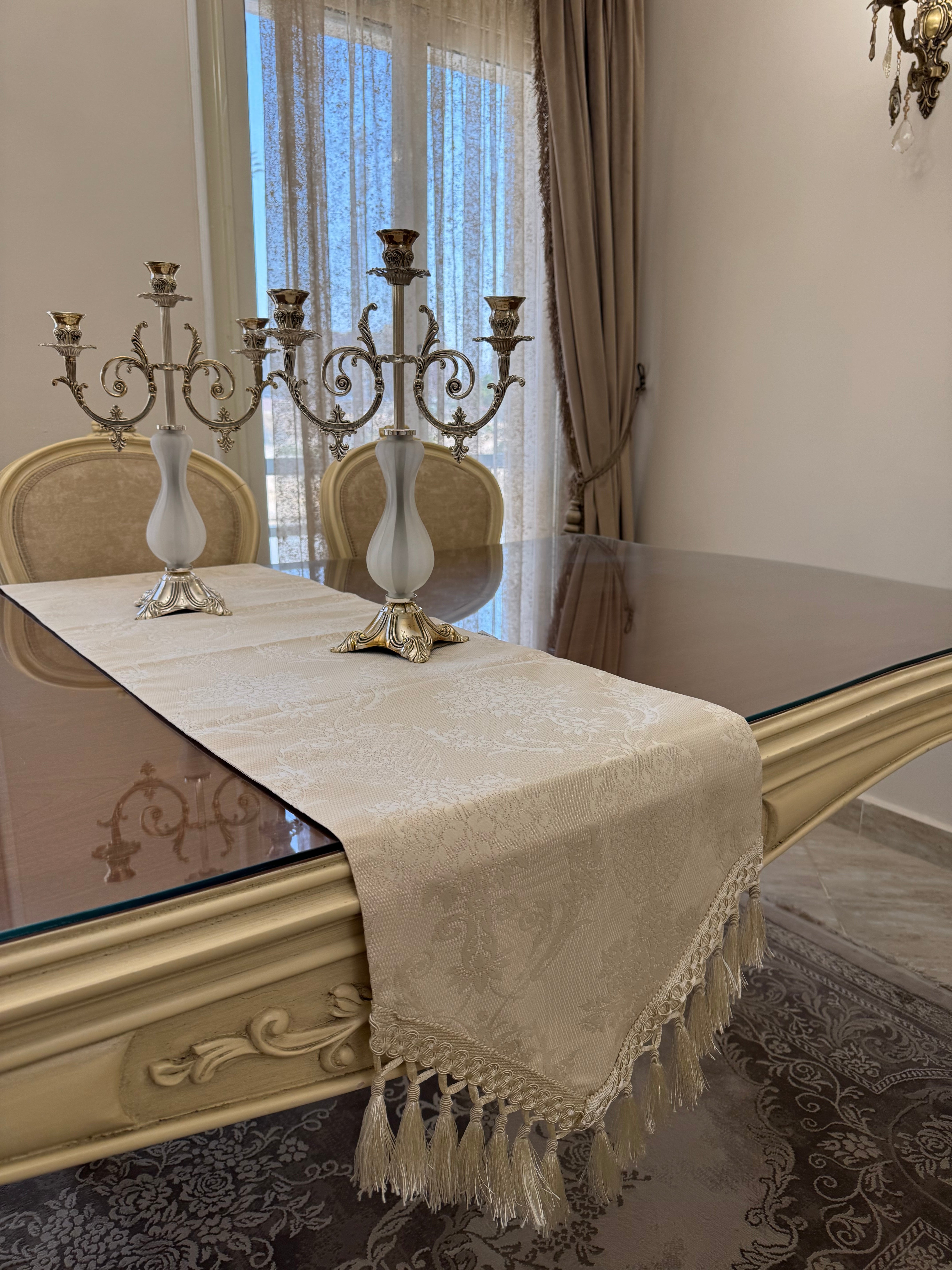 Royal offwhite table runner with tassels