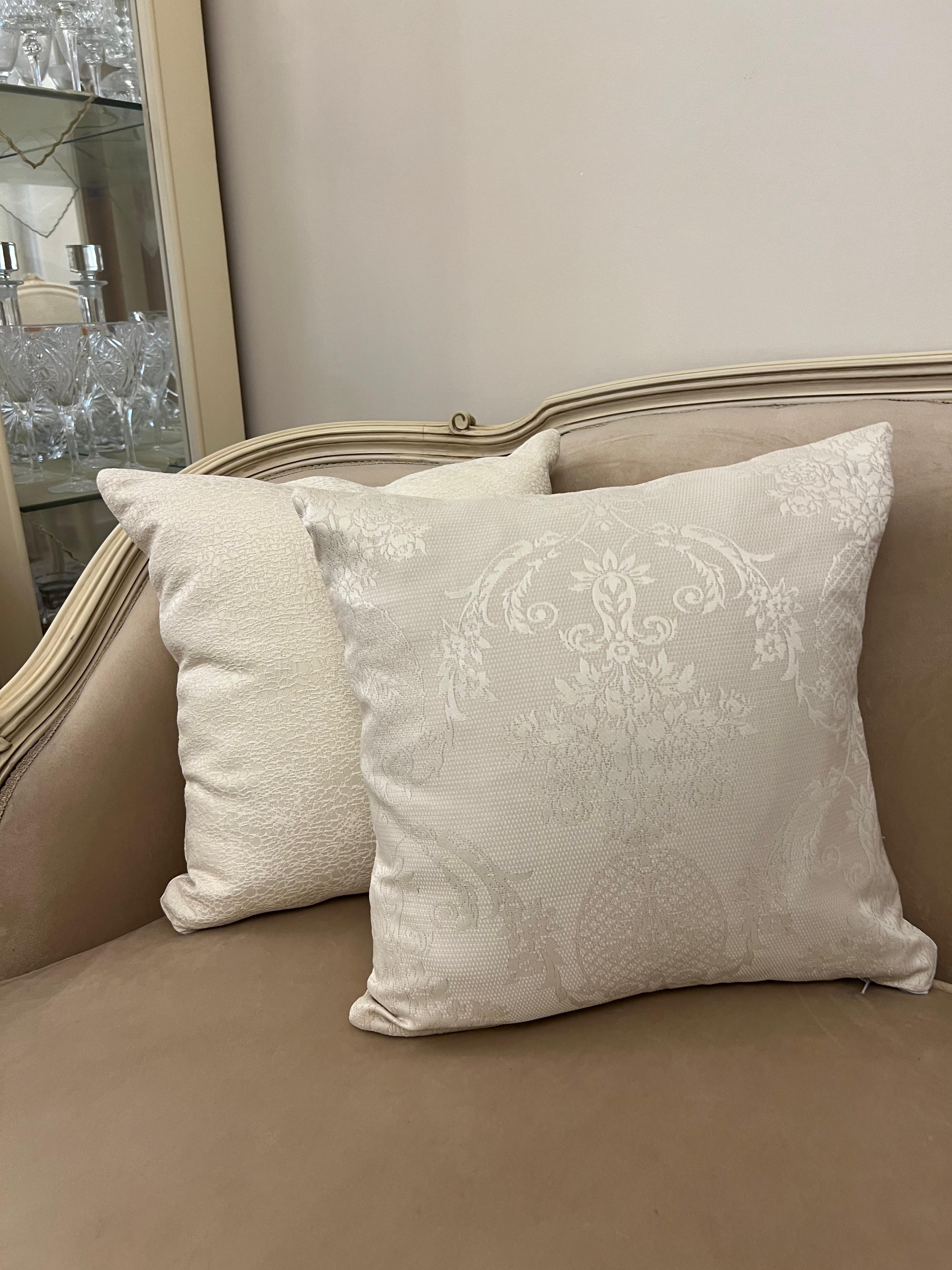 Royal offwhite table runner