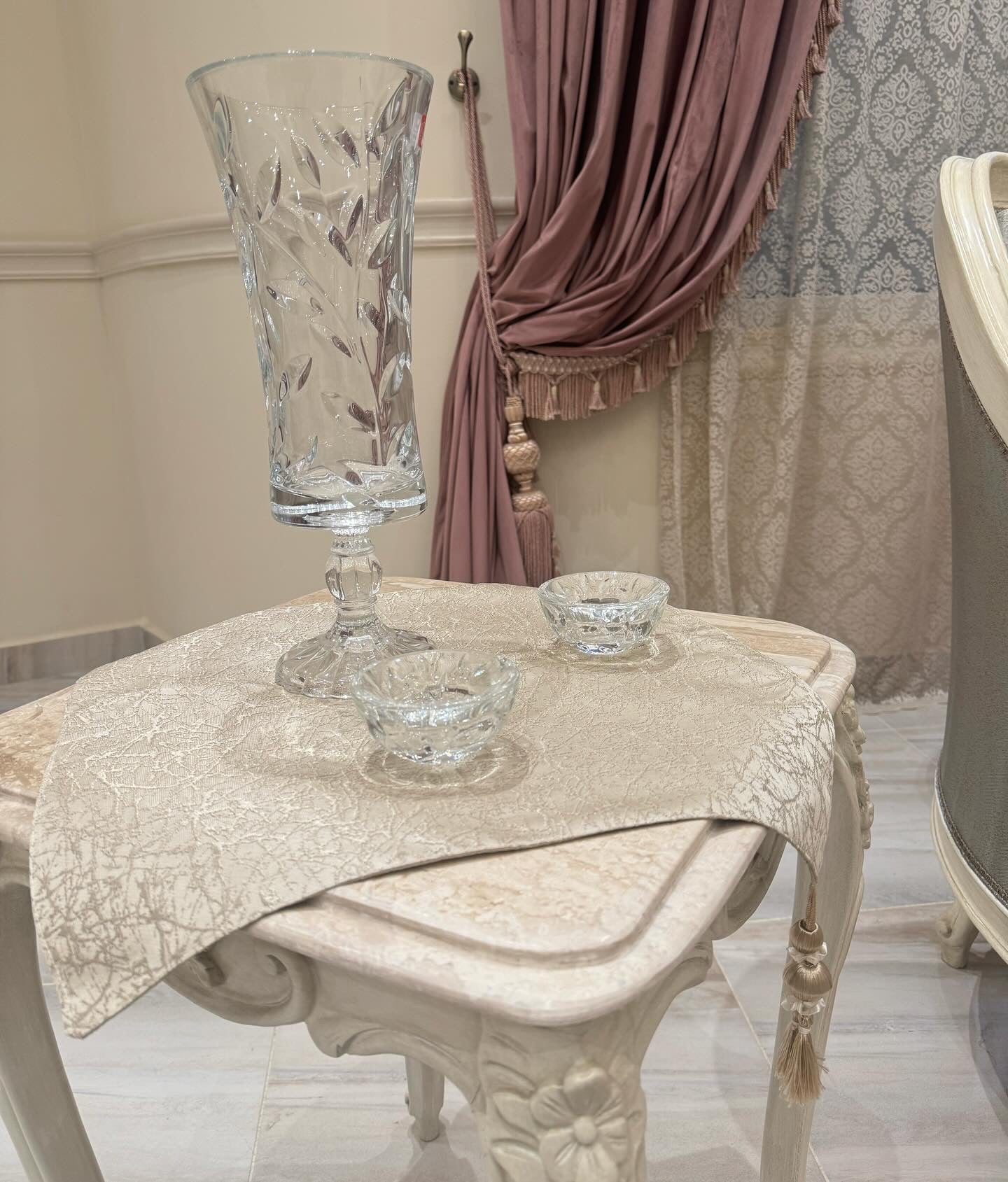 Cafe*gold table runner