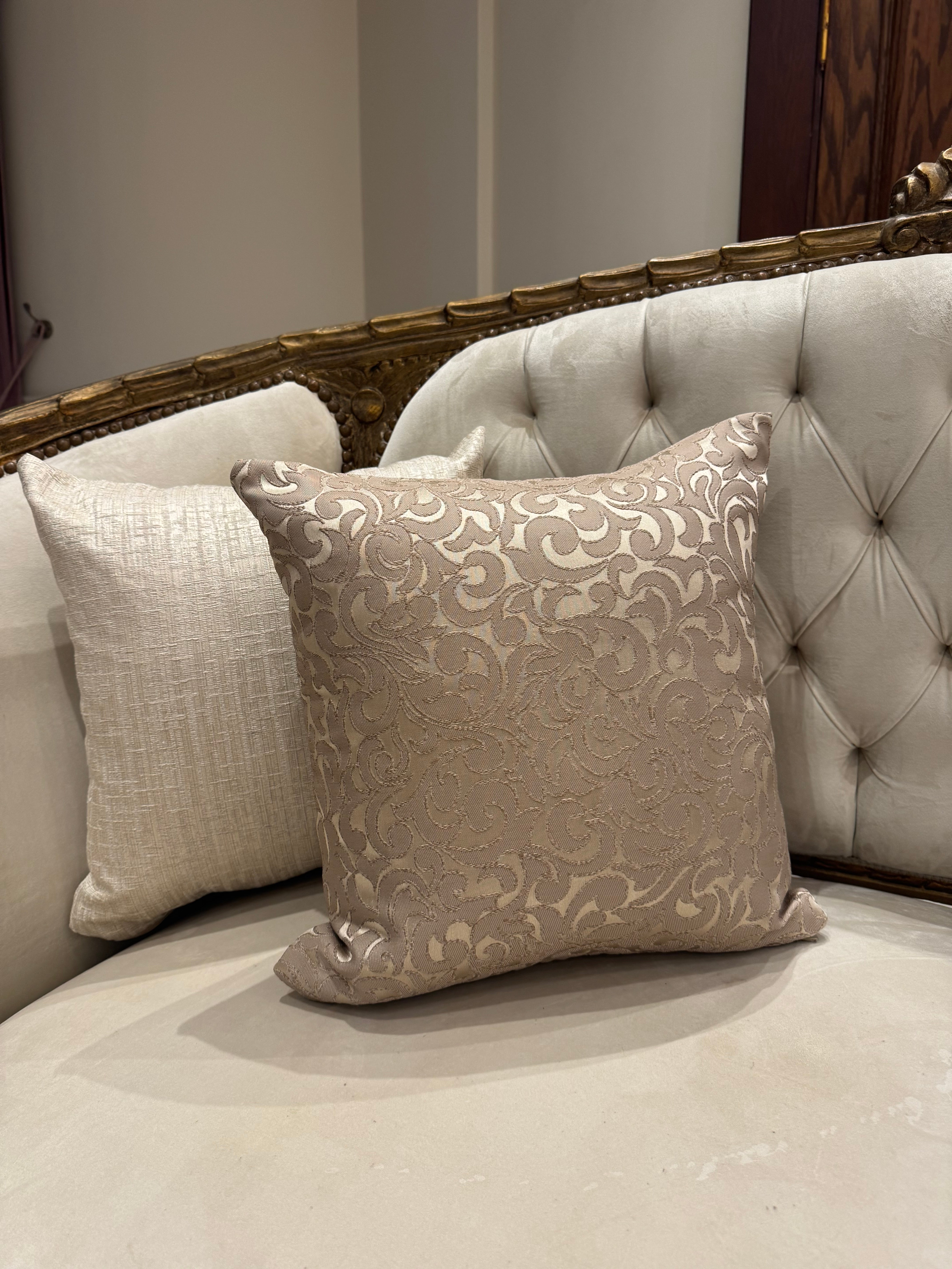 Royal rose gold table runner with tassels