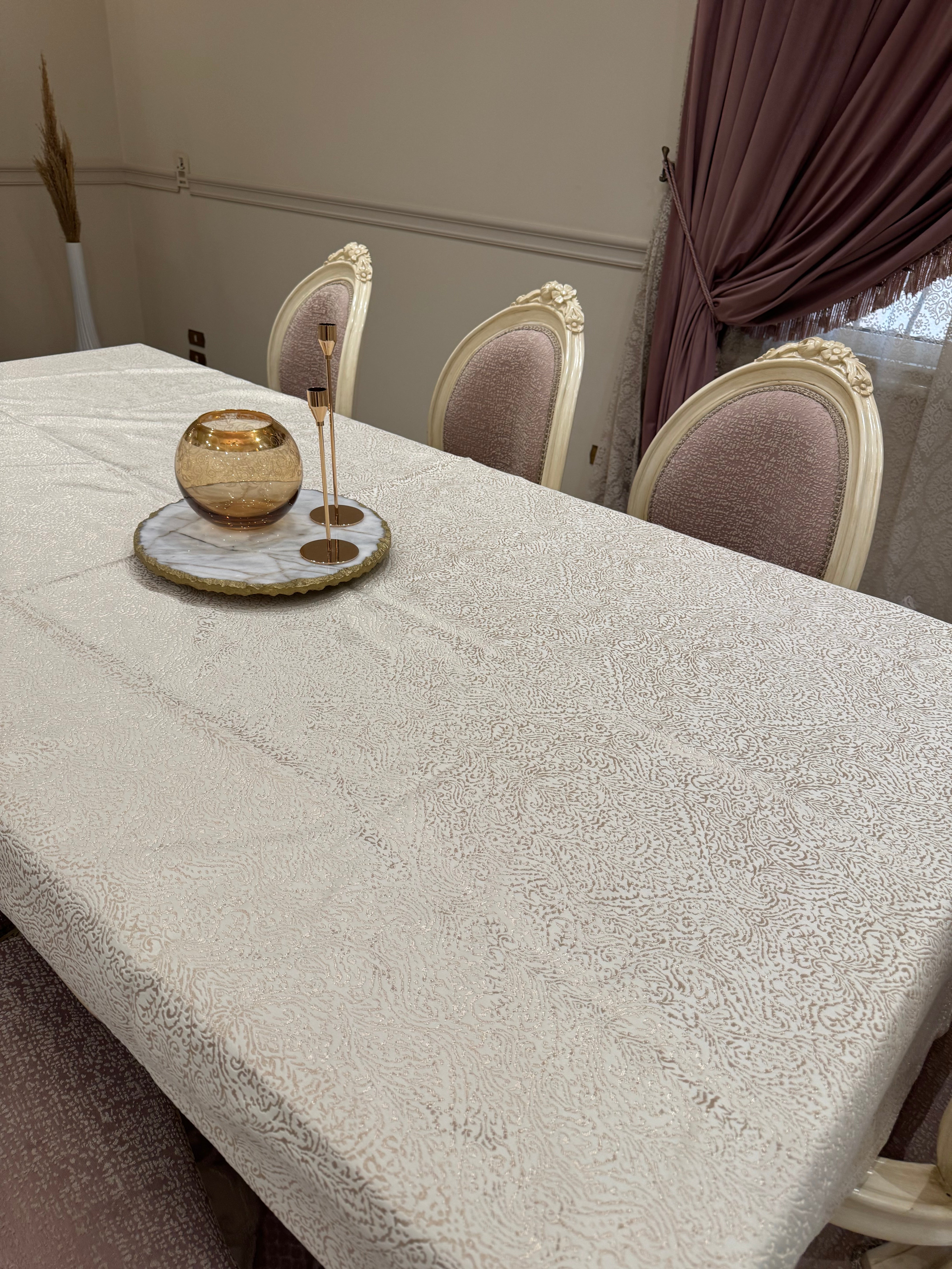 Offwhite *gold table cloth