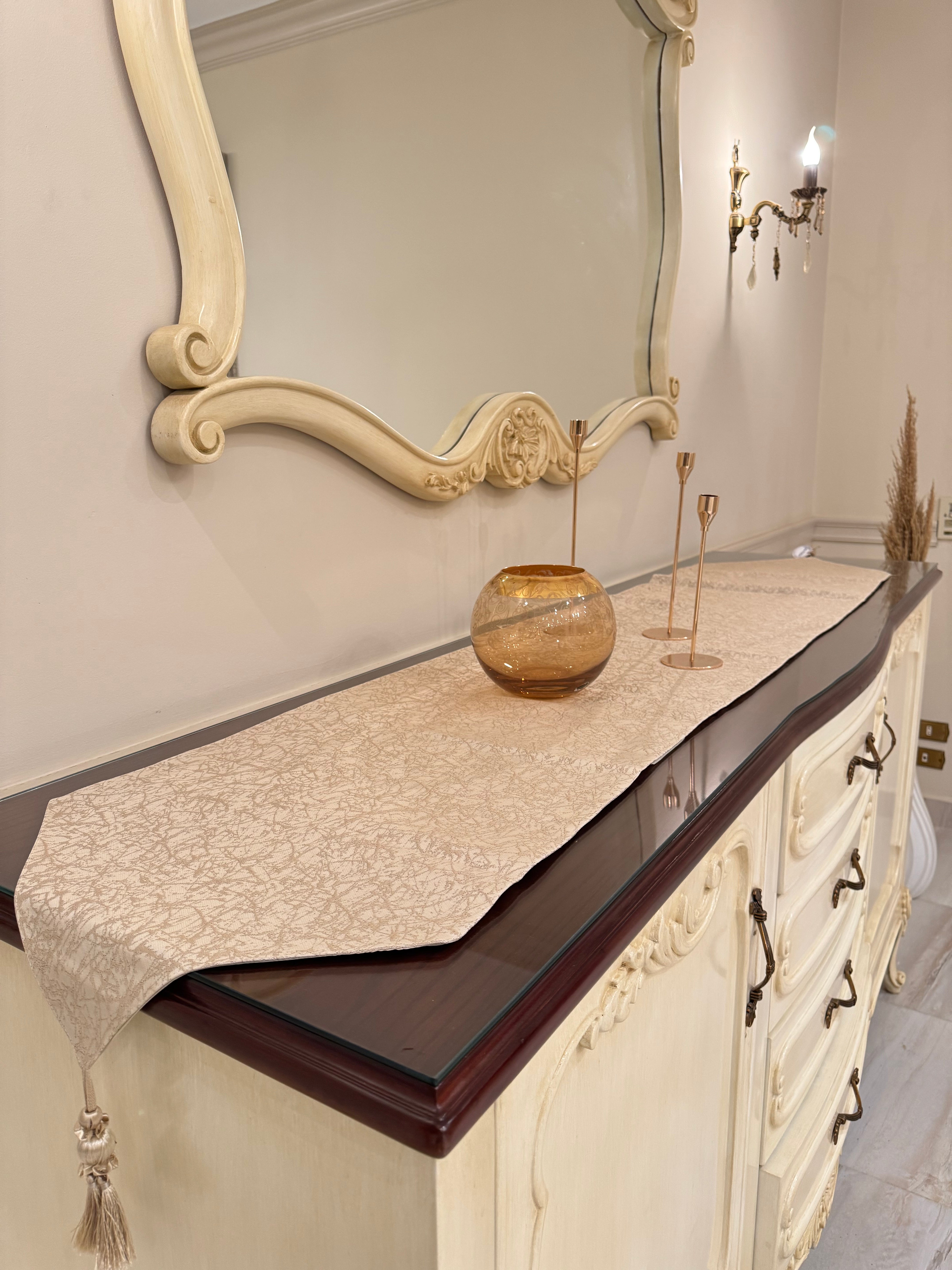 Cafe*gold table runner