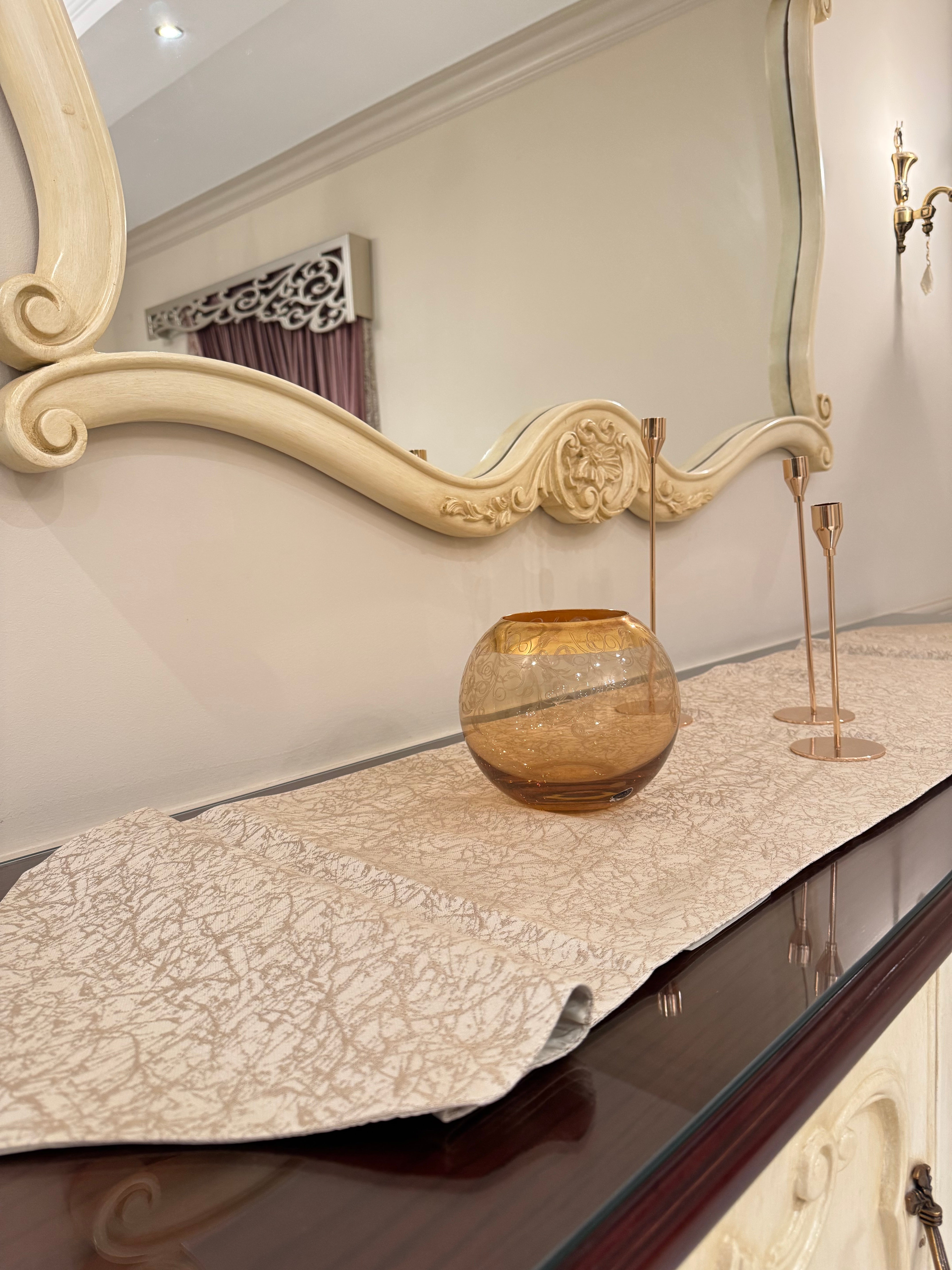 Cafe*gold table runner