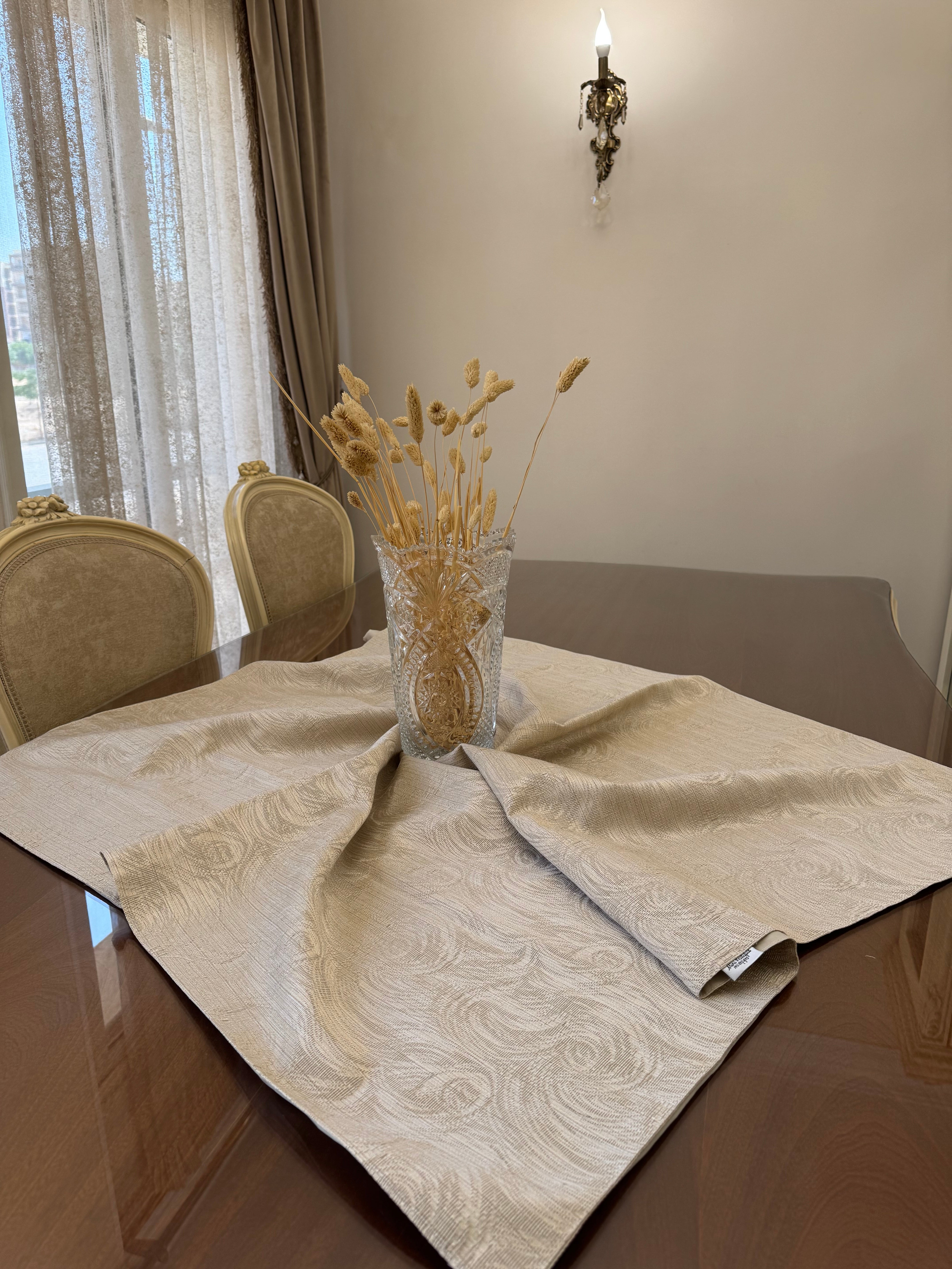 Wooded gold square table cloth
