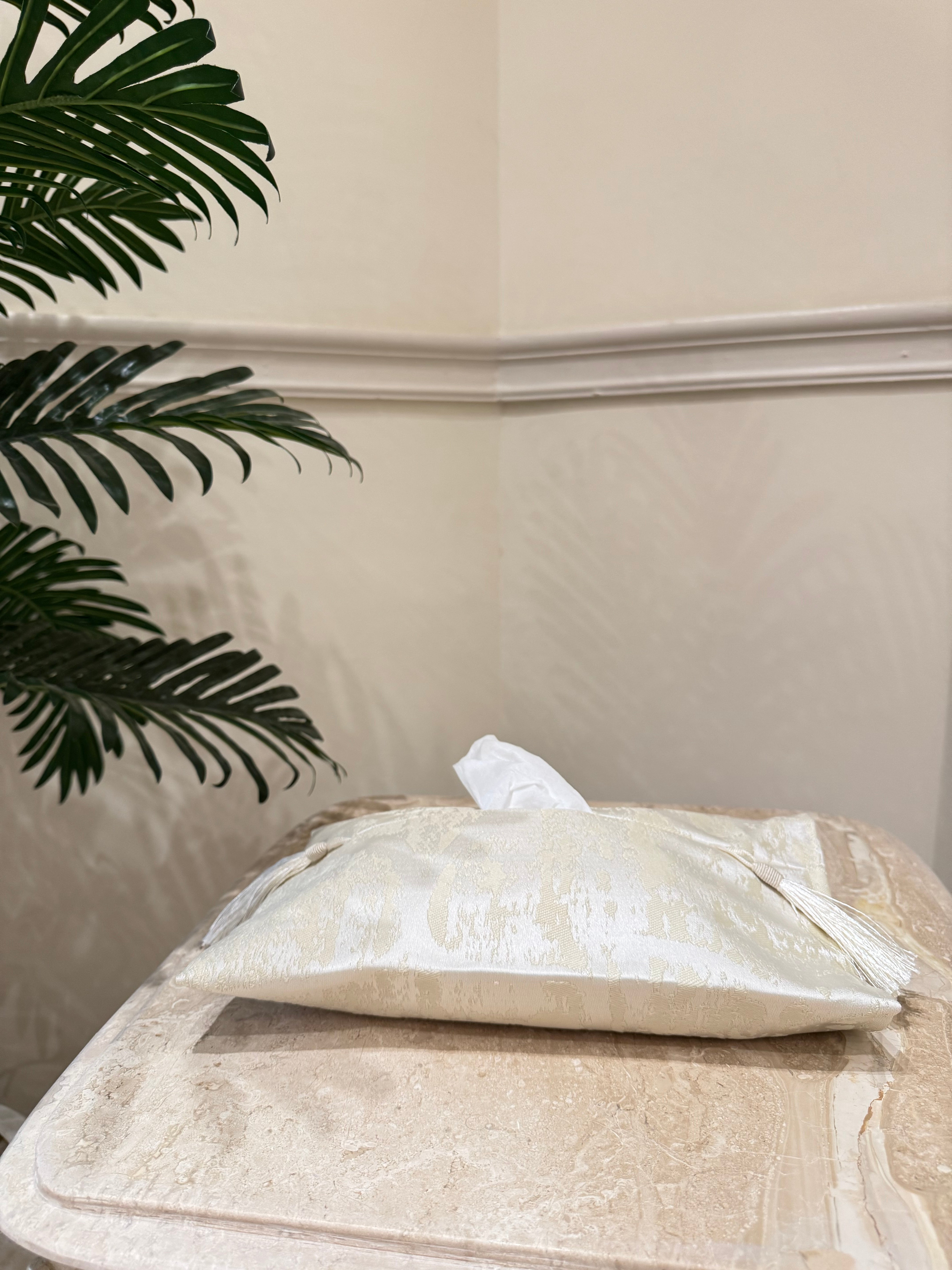 Silk beige*offwhite table runner