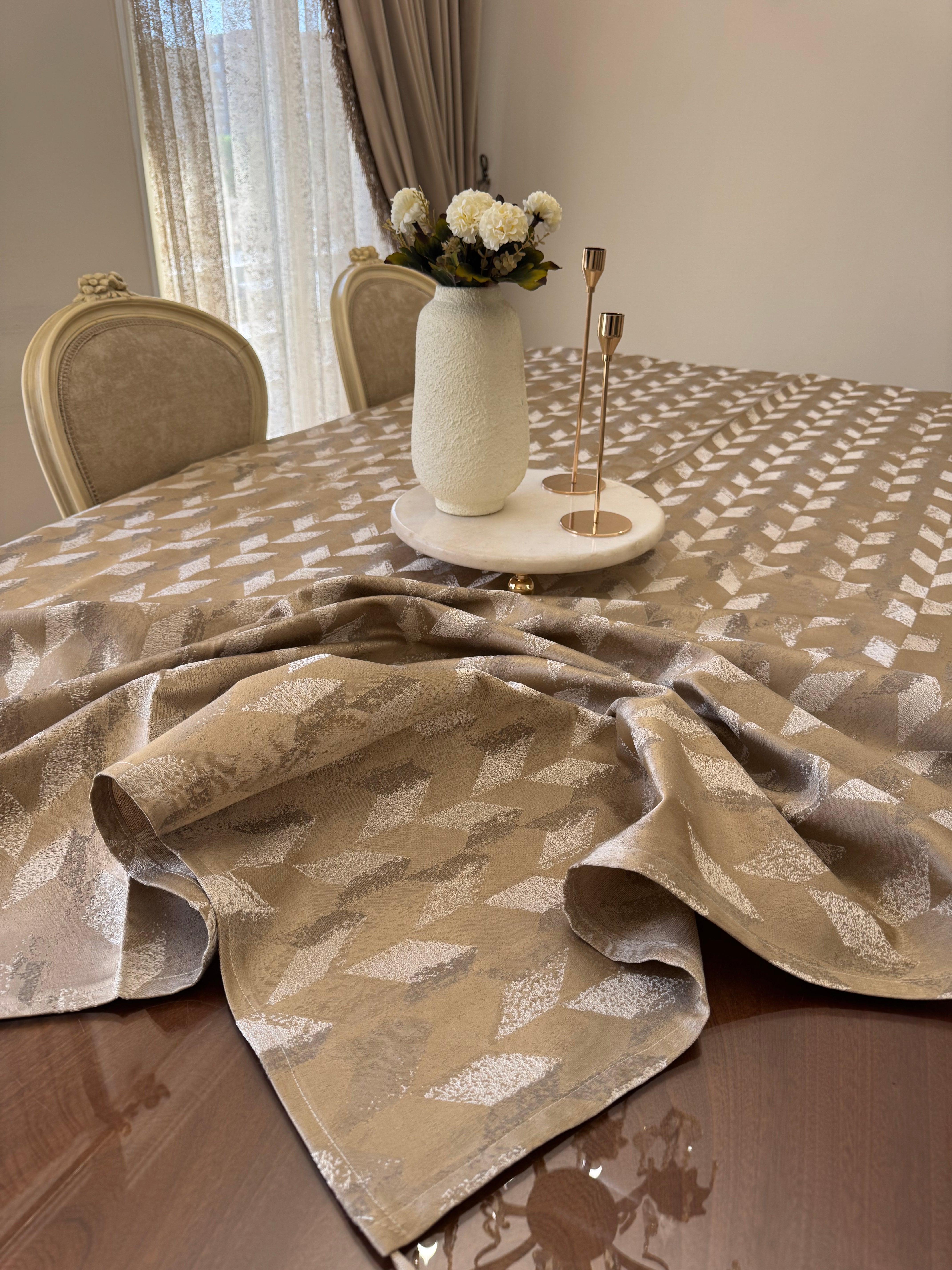 Soft oxide full table cloth