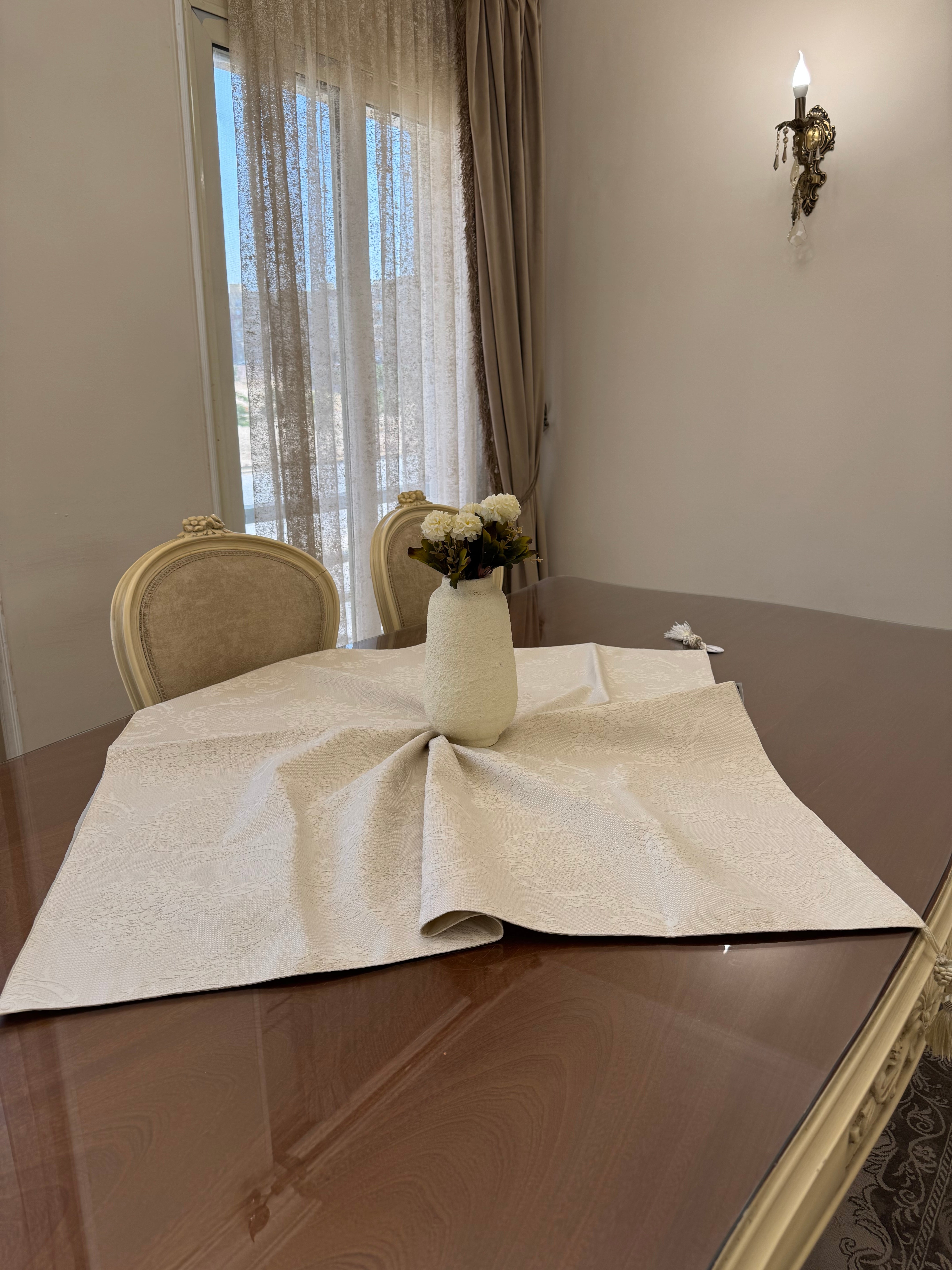 Royal offwhite square table cloth