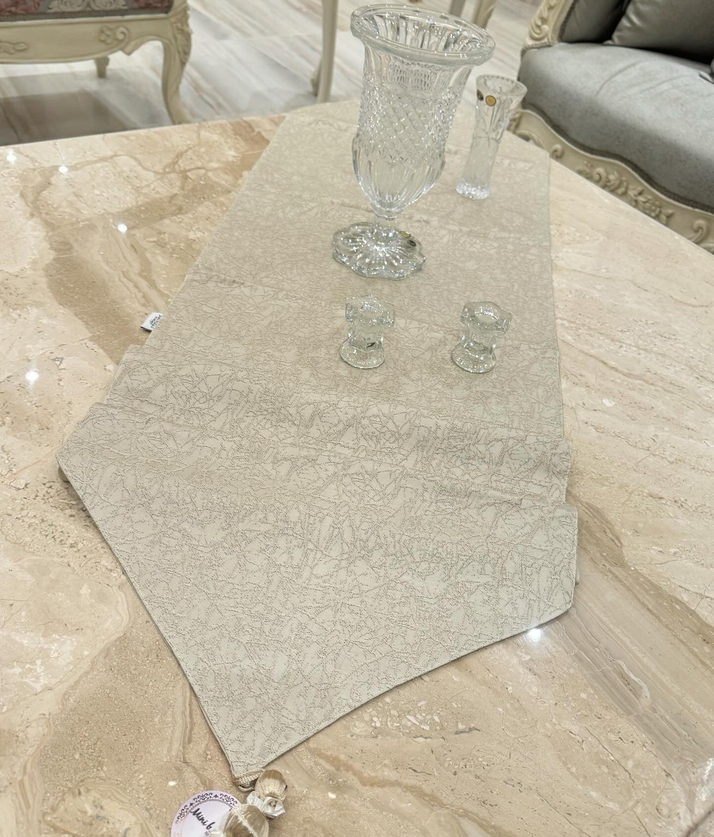 Cafe*gold table runner